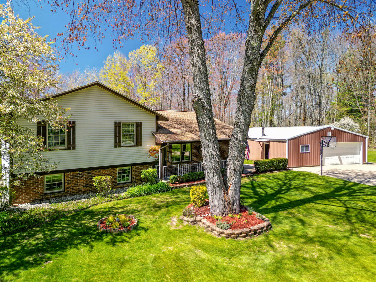 10343 N Walnut Avenue Property Photo 1