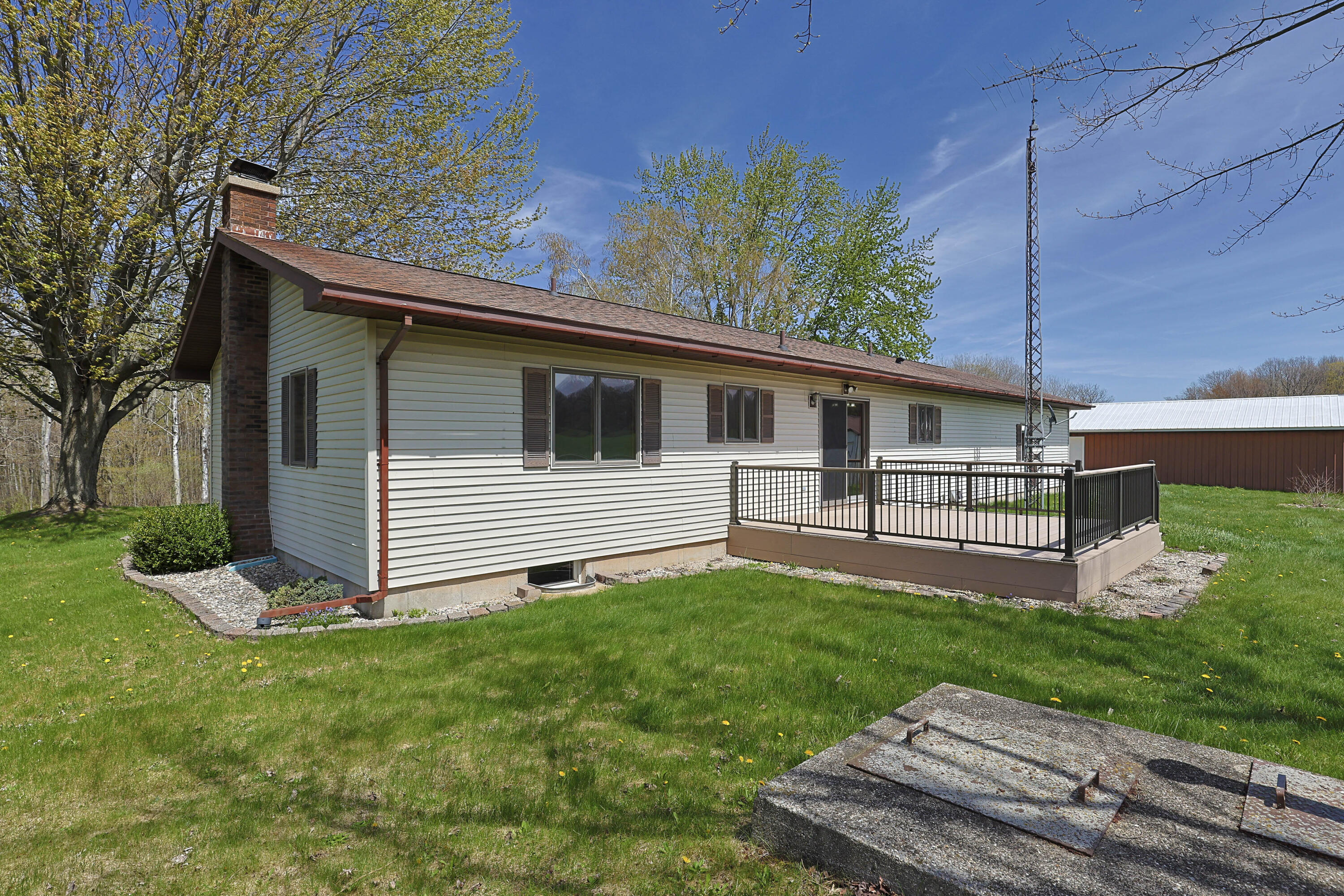 7480 E 5 Mile Road Property Photo 4