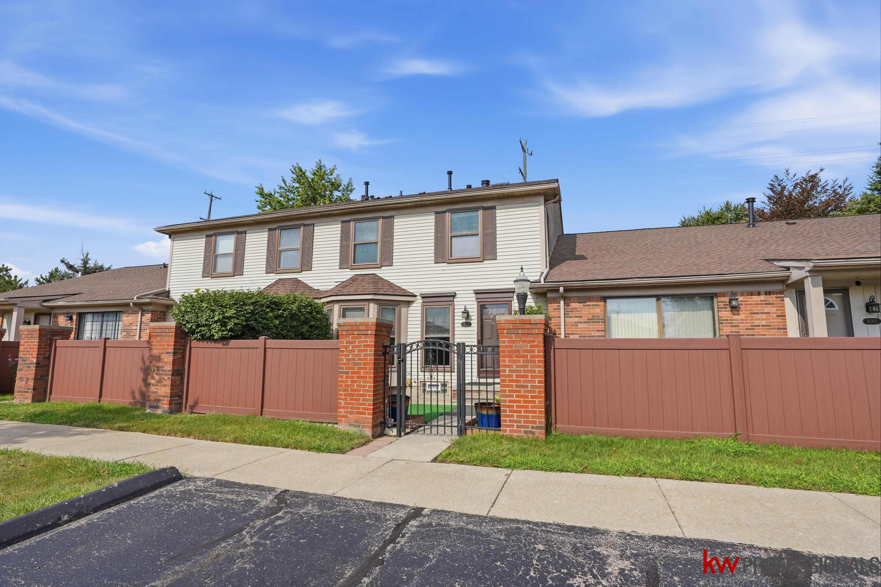 41379 Southwind Drive Property Photo 2