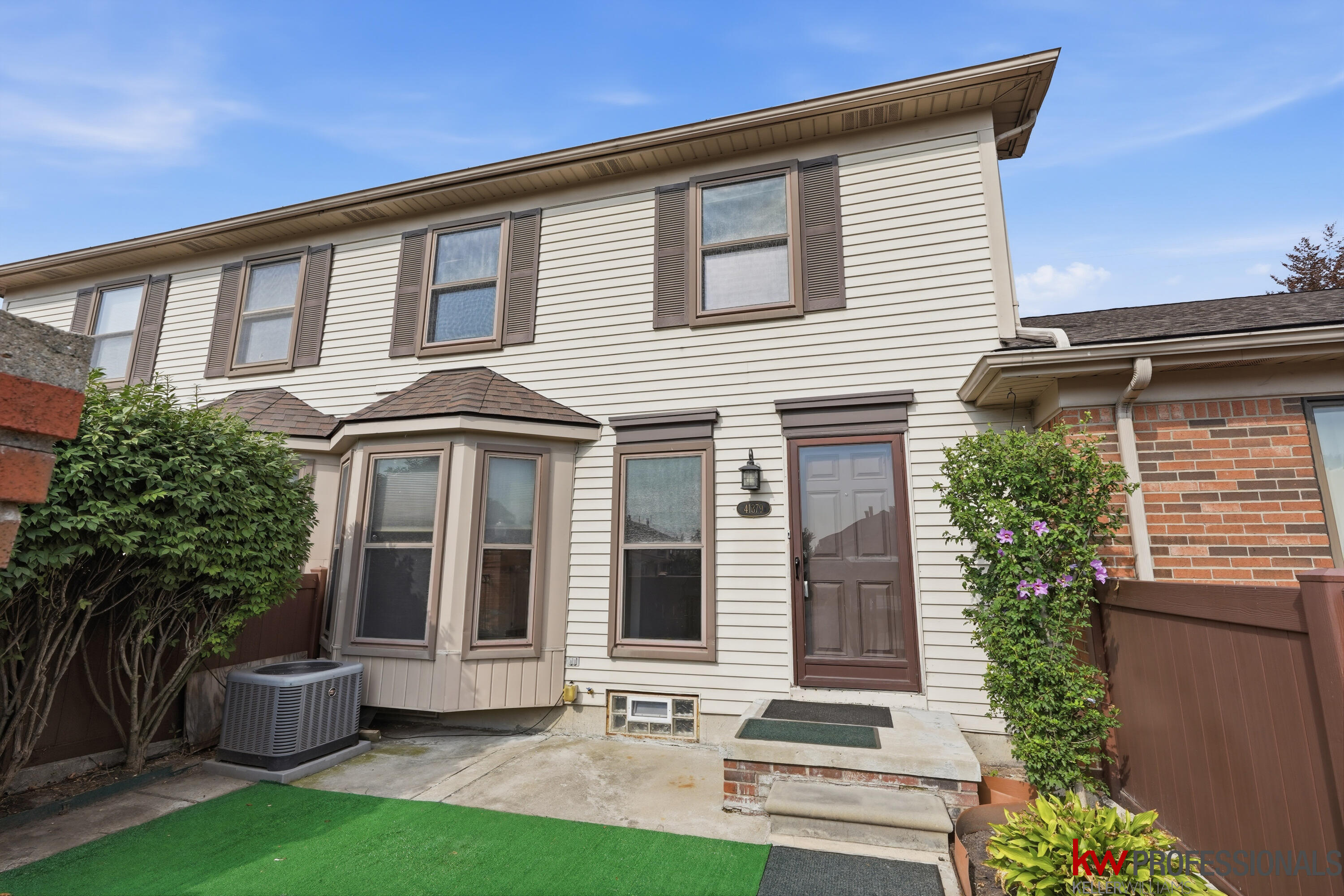 41379 Southwind Drive Property Photo 4
