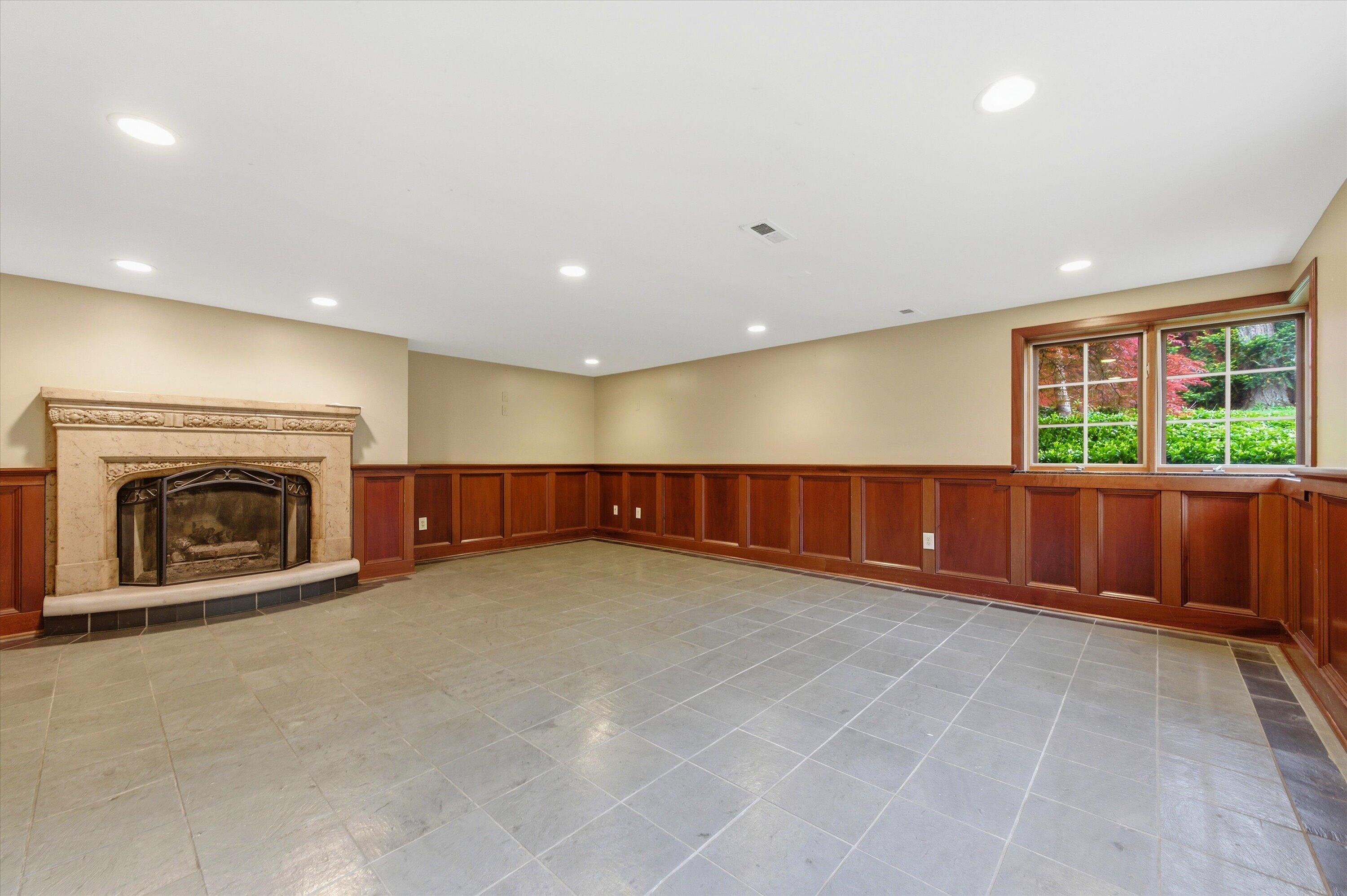 1041 Heather Way Property Photo 5