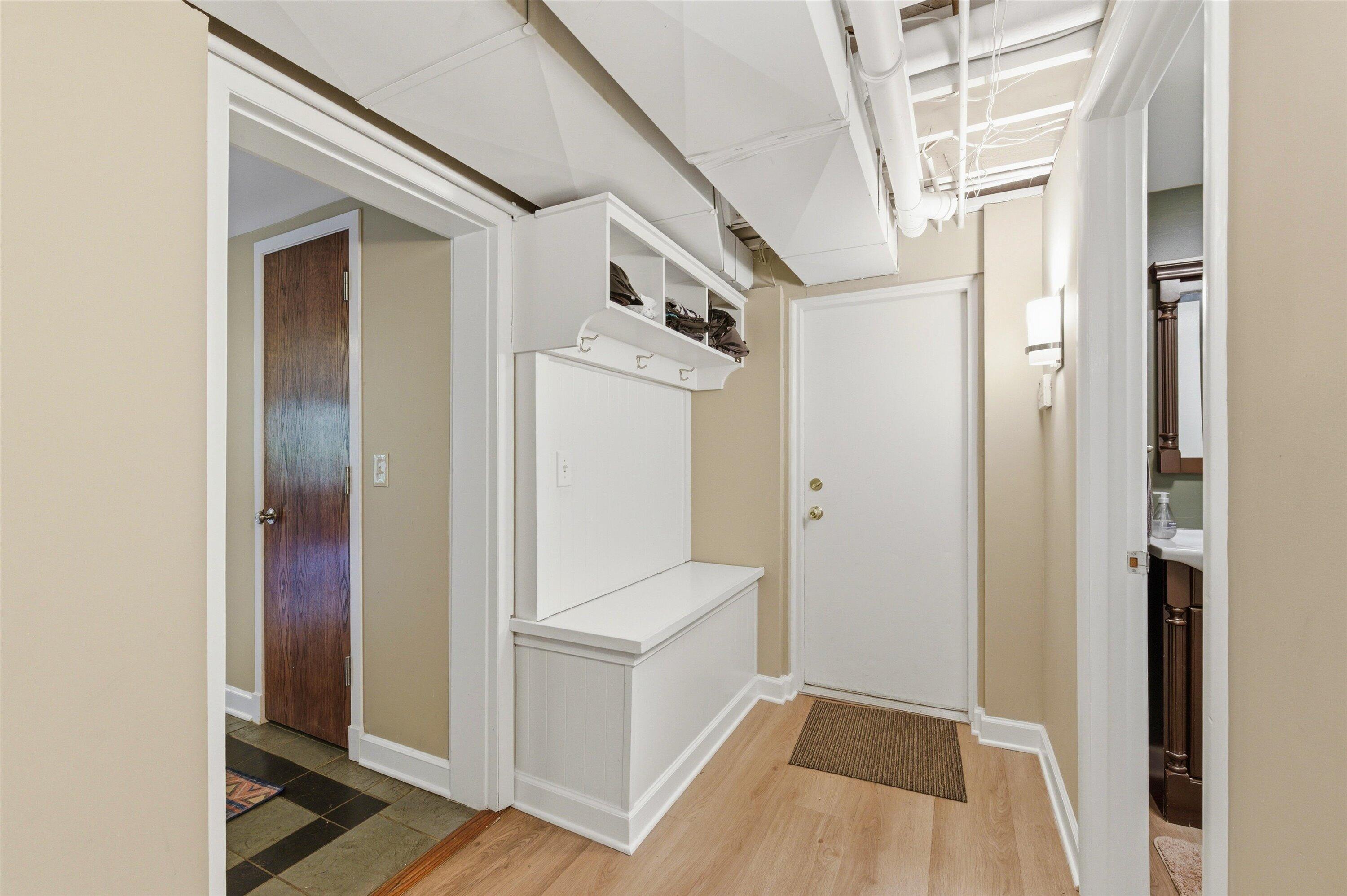 1041 Heather Way Property Photo 6