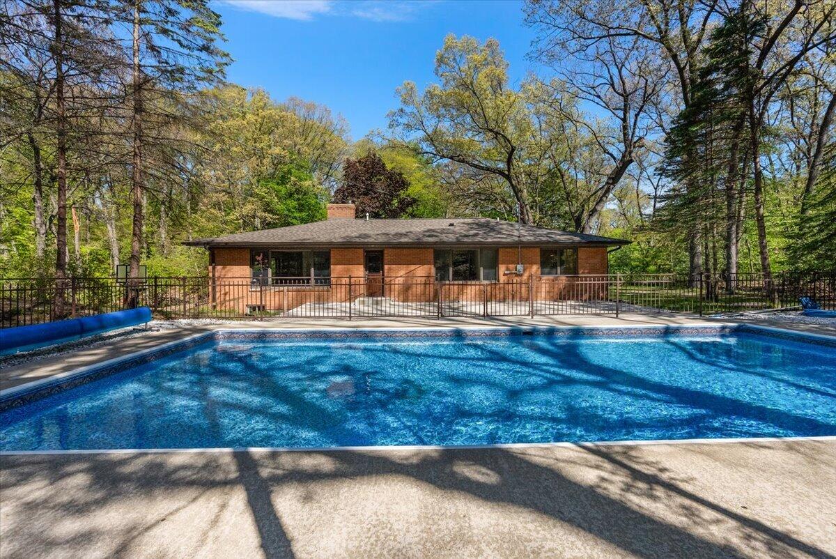 9555 Dunewood Drive Property Photo 1