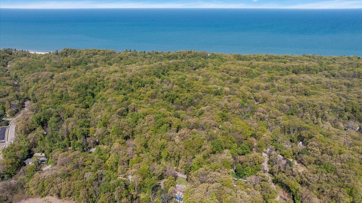 9555 Dunewood Drive Property Photo 3