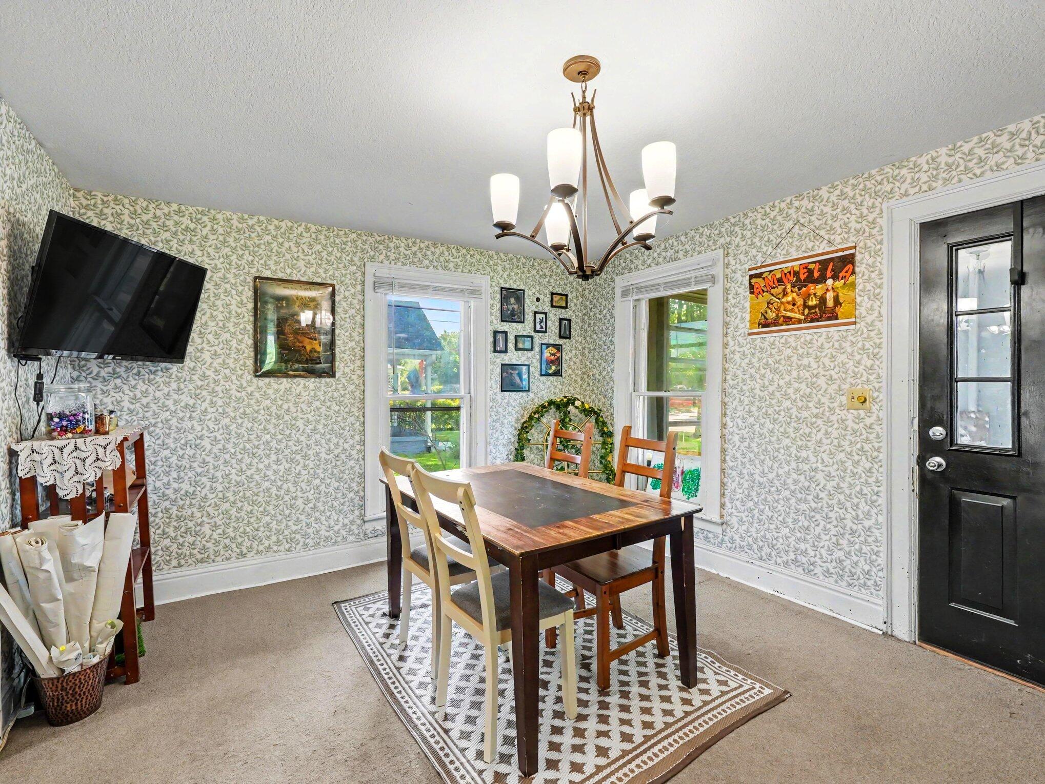 576 S Main Street Property Photo 11