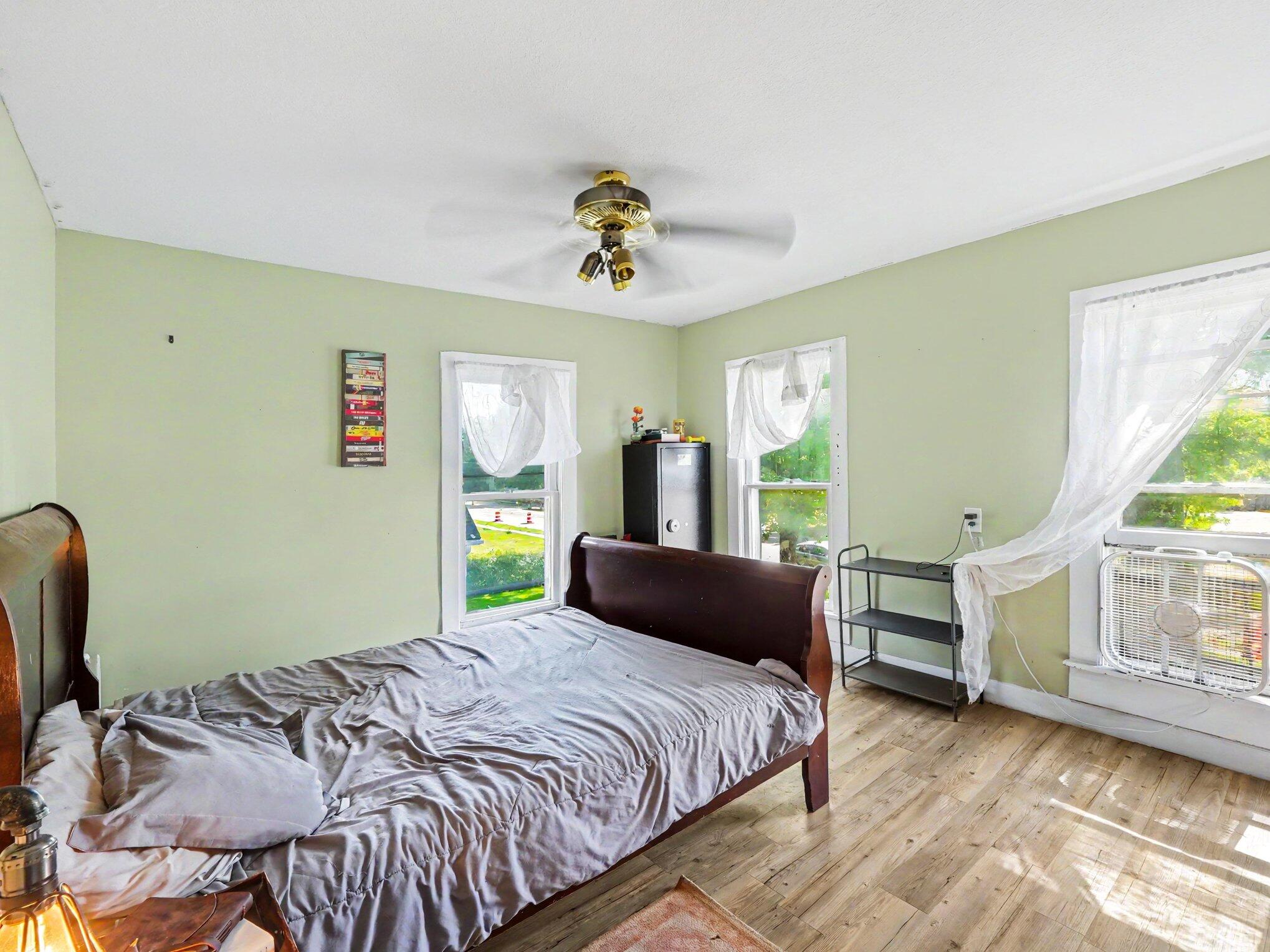 576 S Main Street Property Photo 15