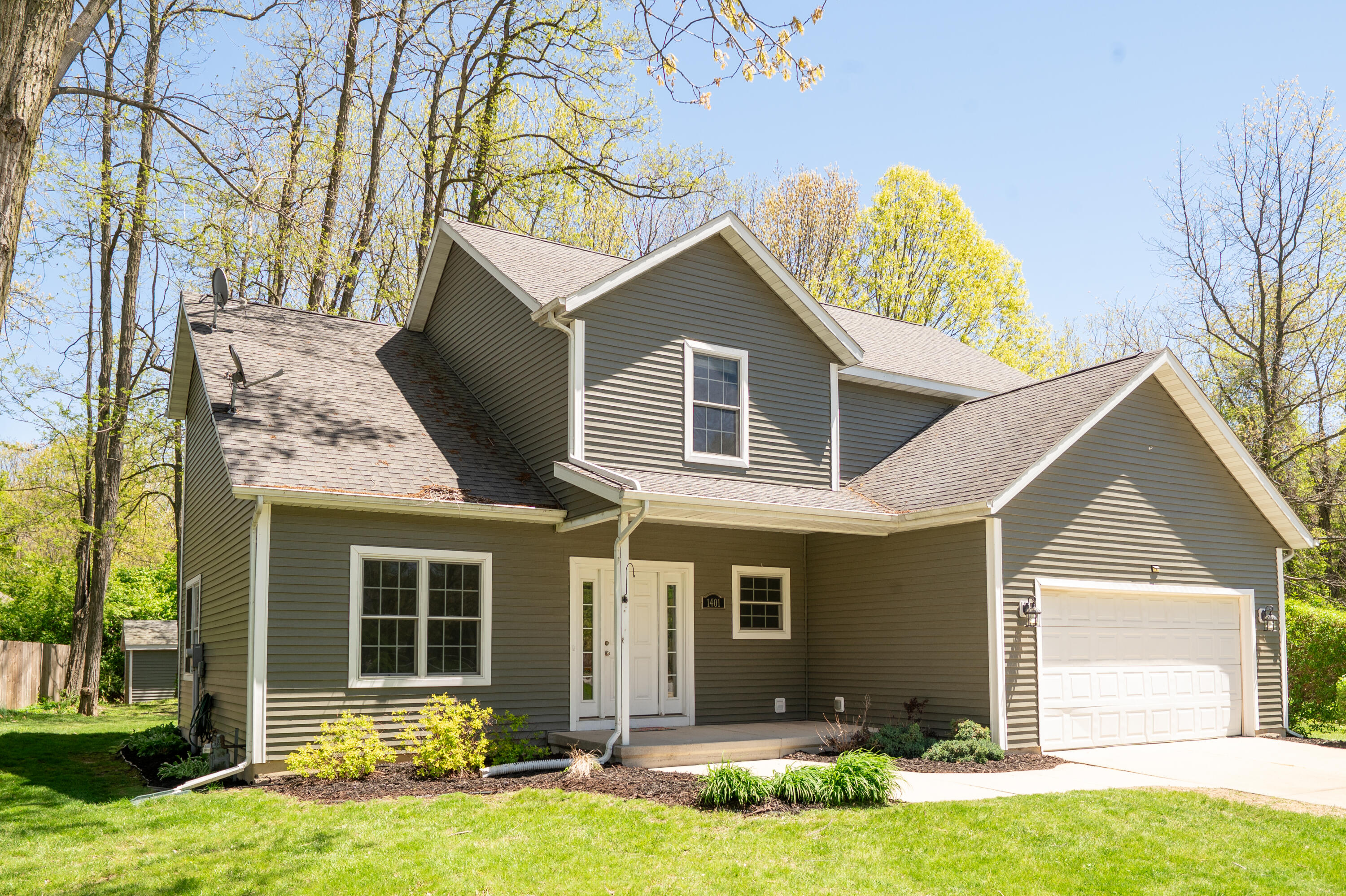 1401 Whispering Trail Property Photo 1