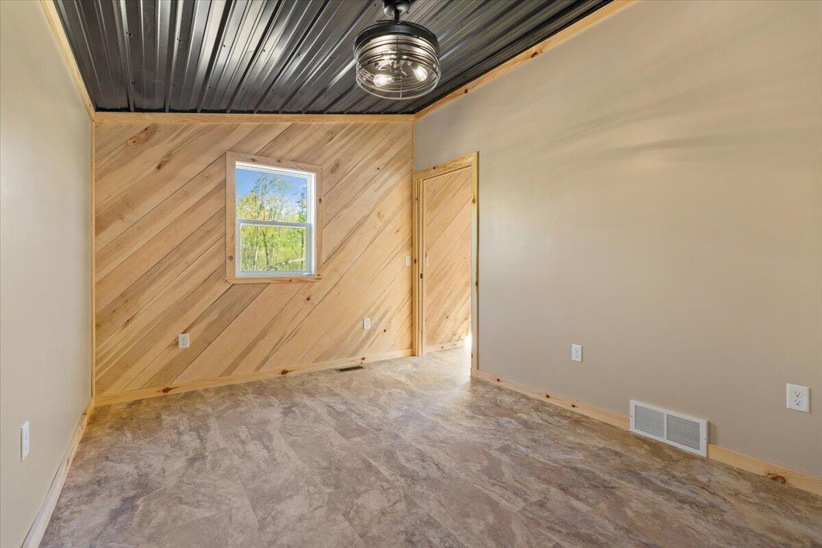 136 Pleasant Drive Property Photo 28