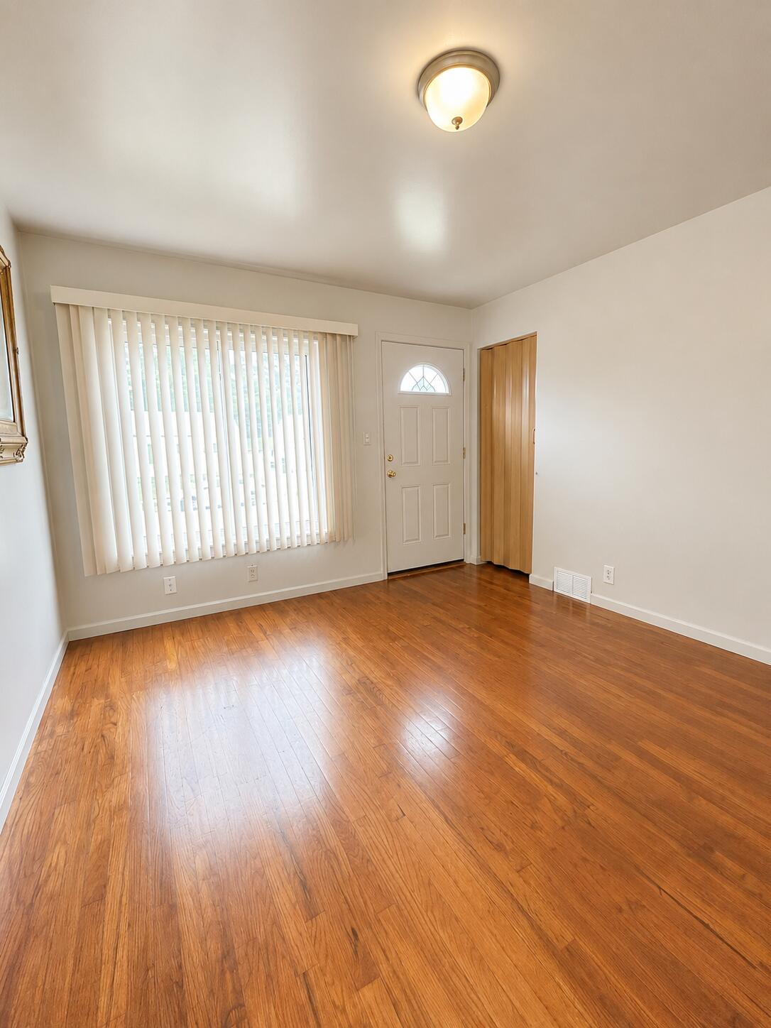27392 Osmun Street Property Photo 4