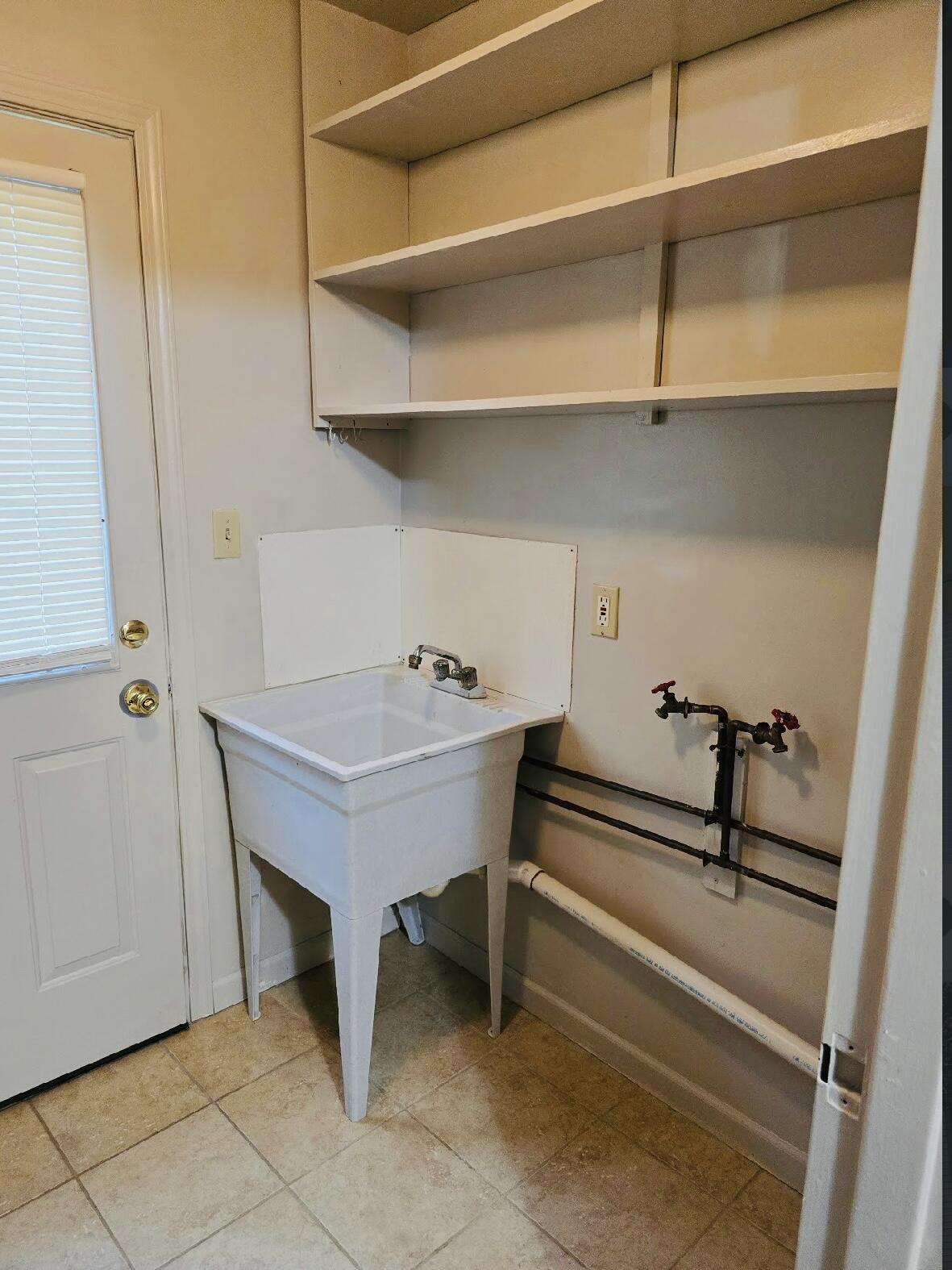 27392 Osmun Street Property Photo 11
