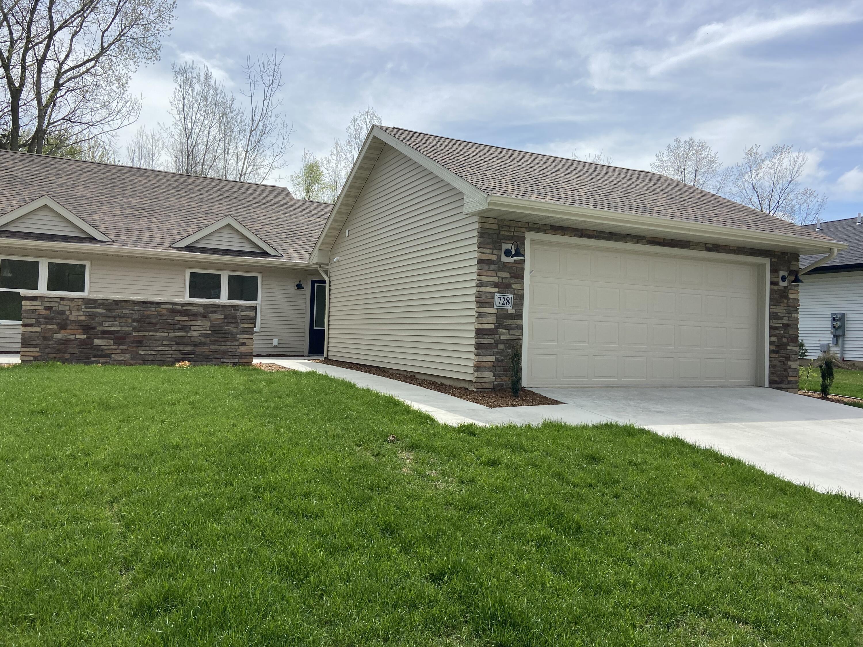 728 Violet Way Property Photo 3
