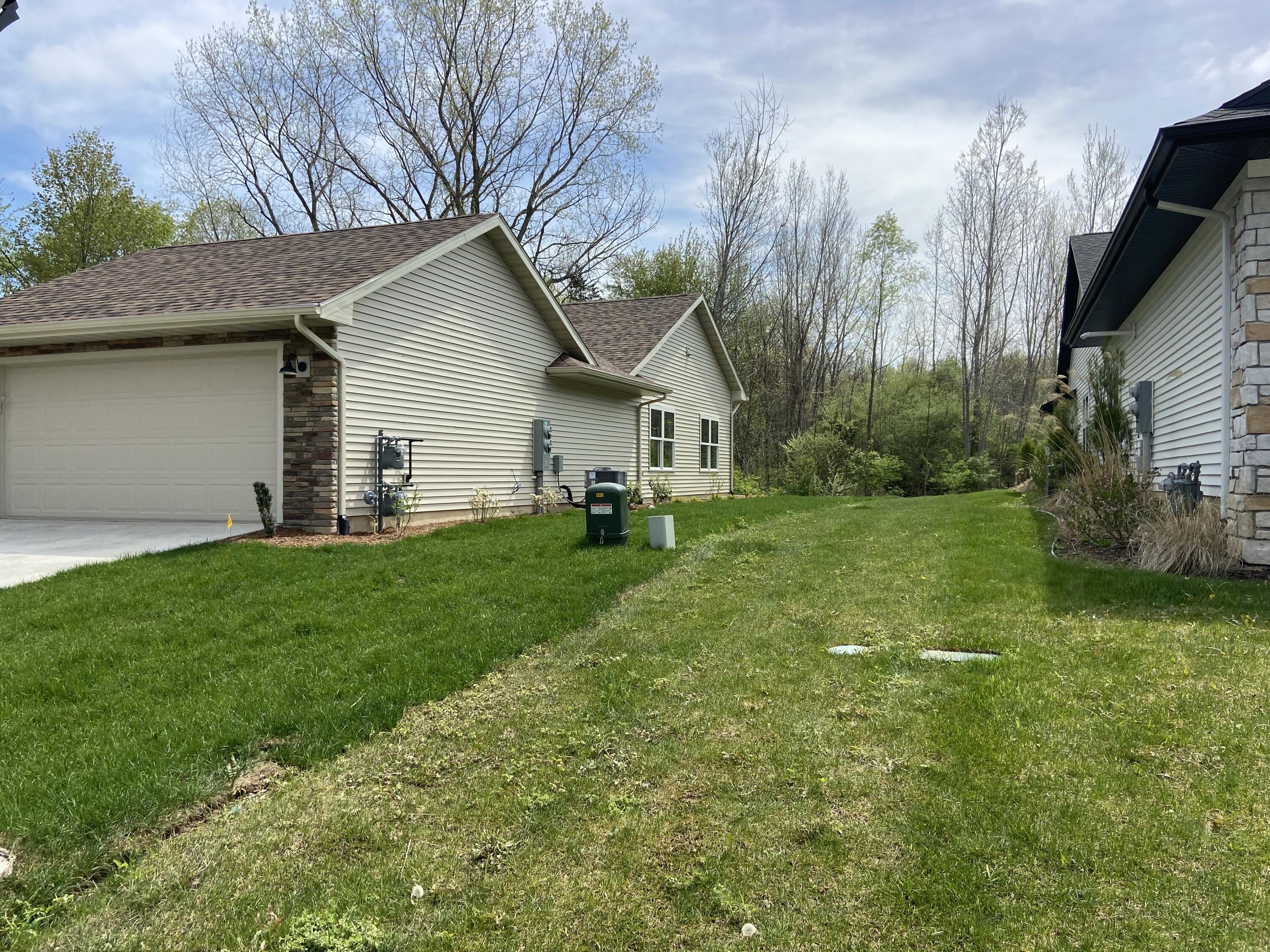 728 Violet Way Property Photo 6