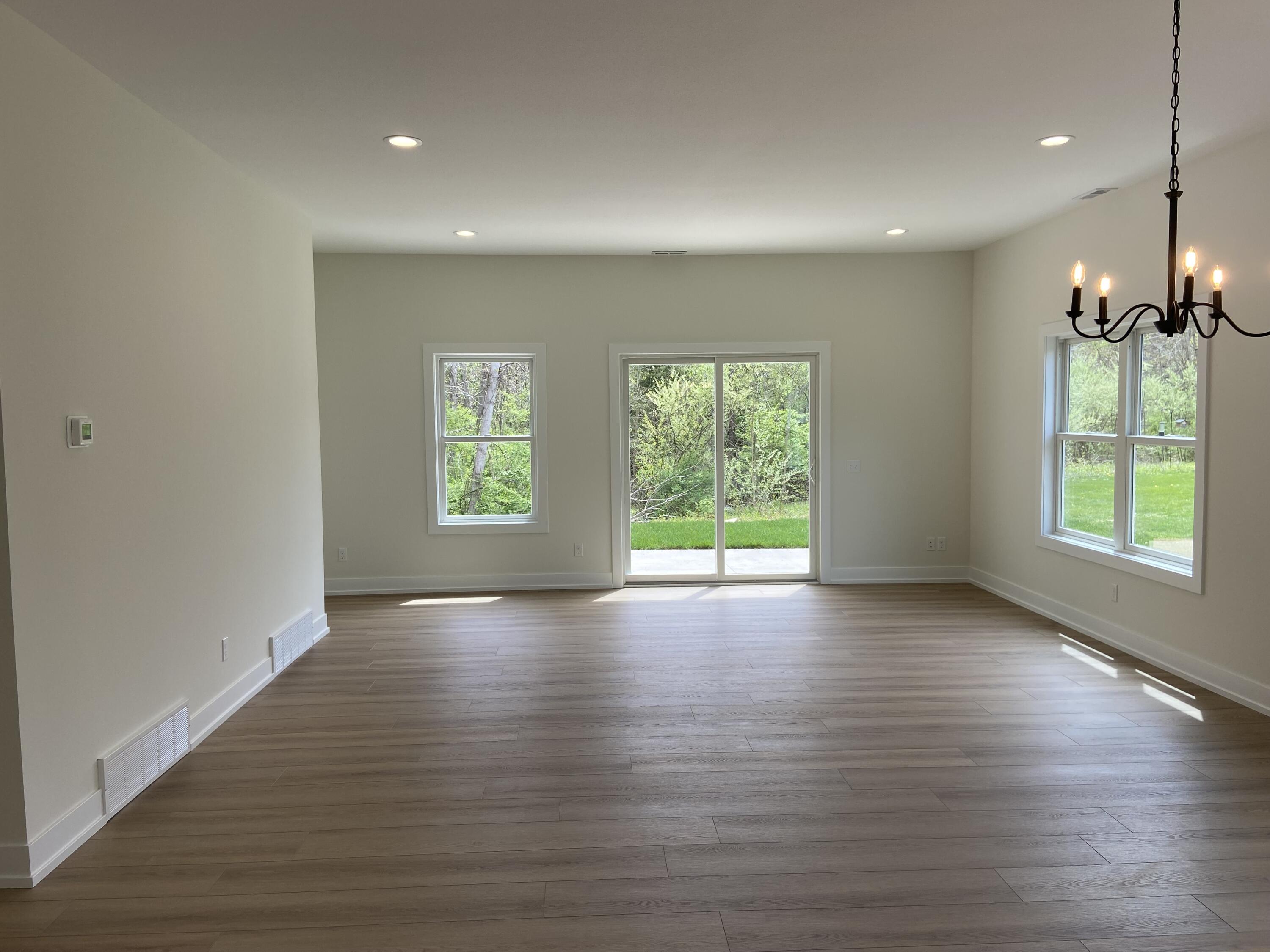 728 Violet Way Property Photo 7