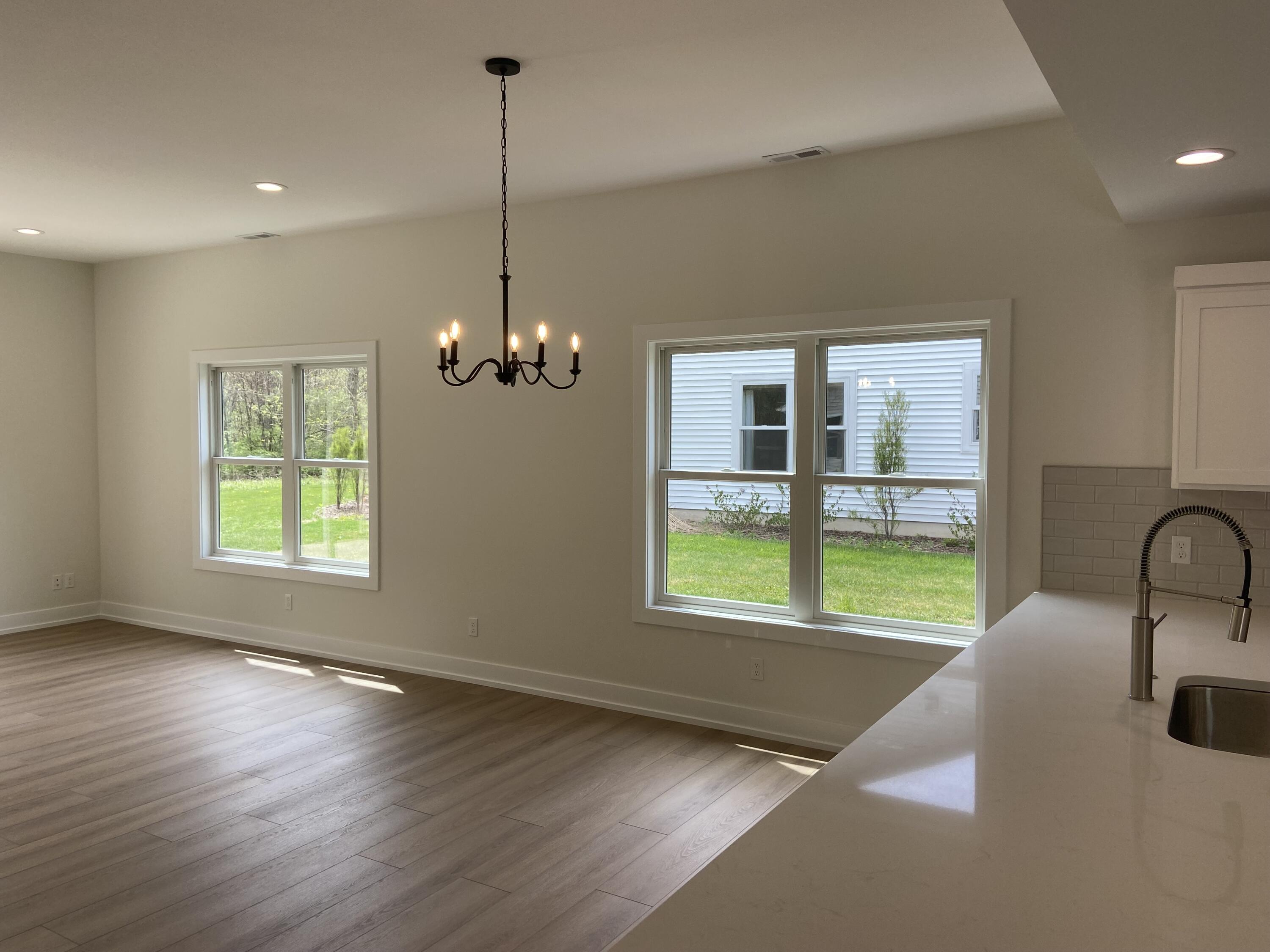 728 Violet Way Property Photo 8
