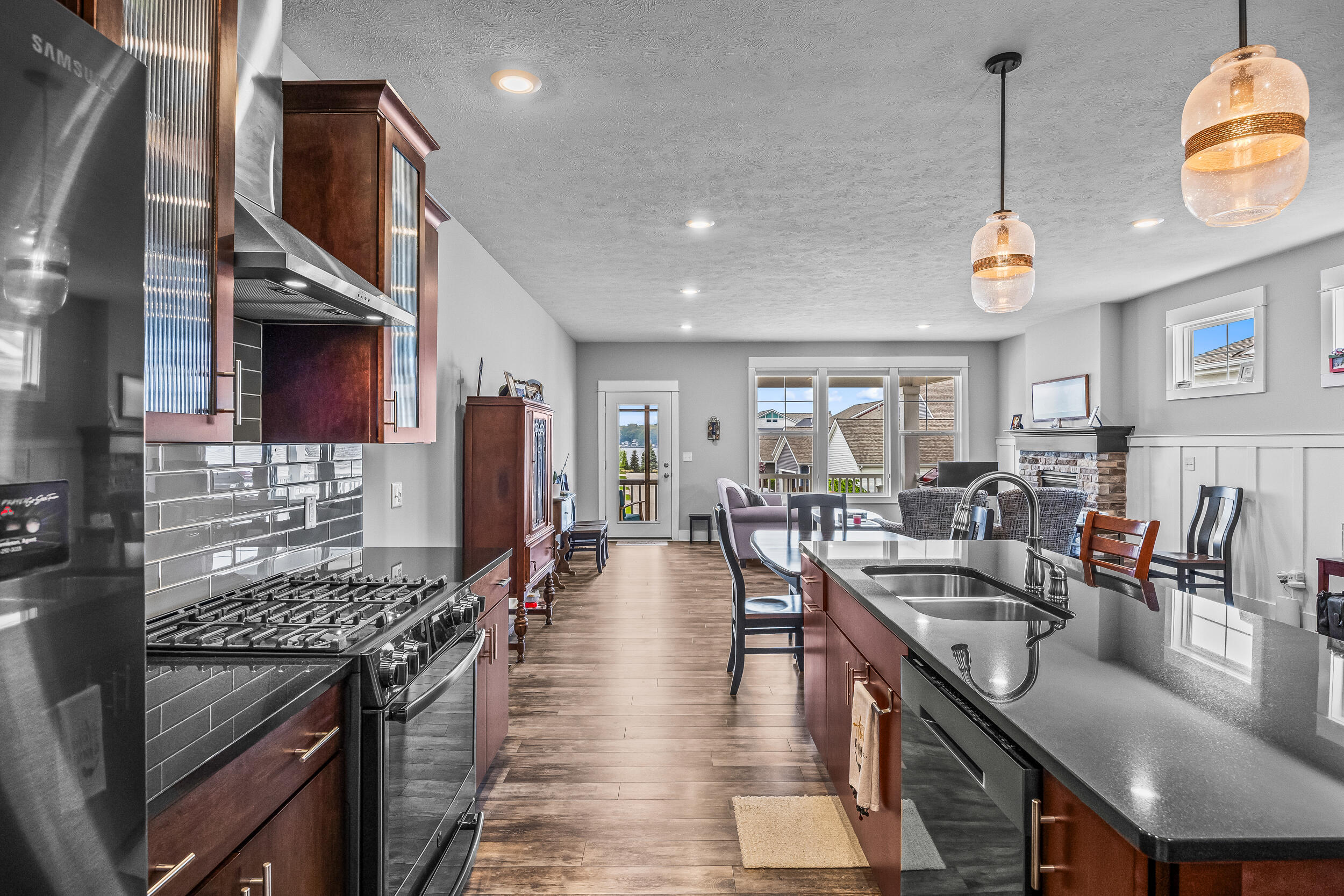 936 S Lake Street Property Photo 4