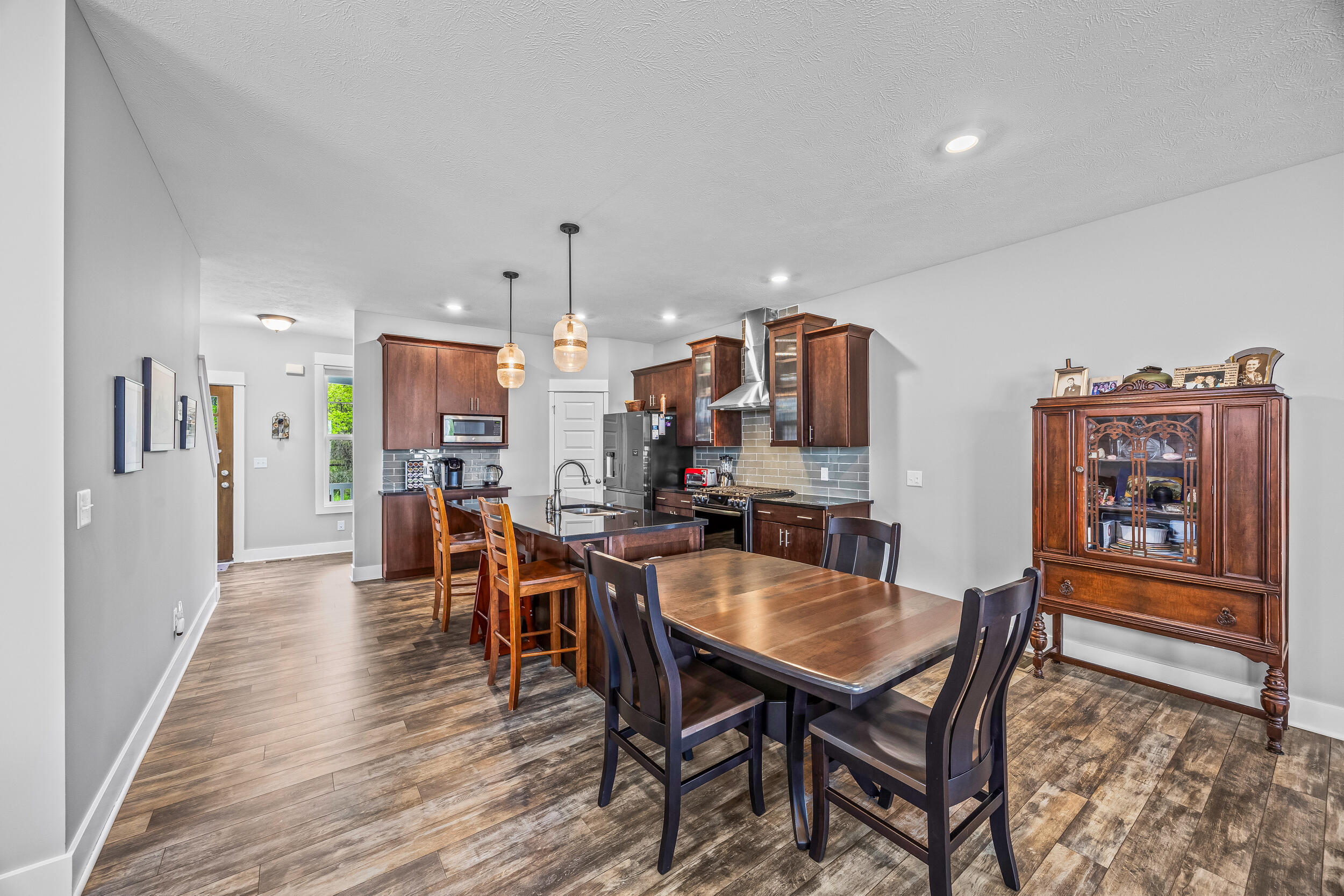 936 S Lake Street Property Photo 6