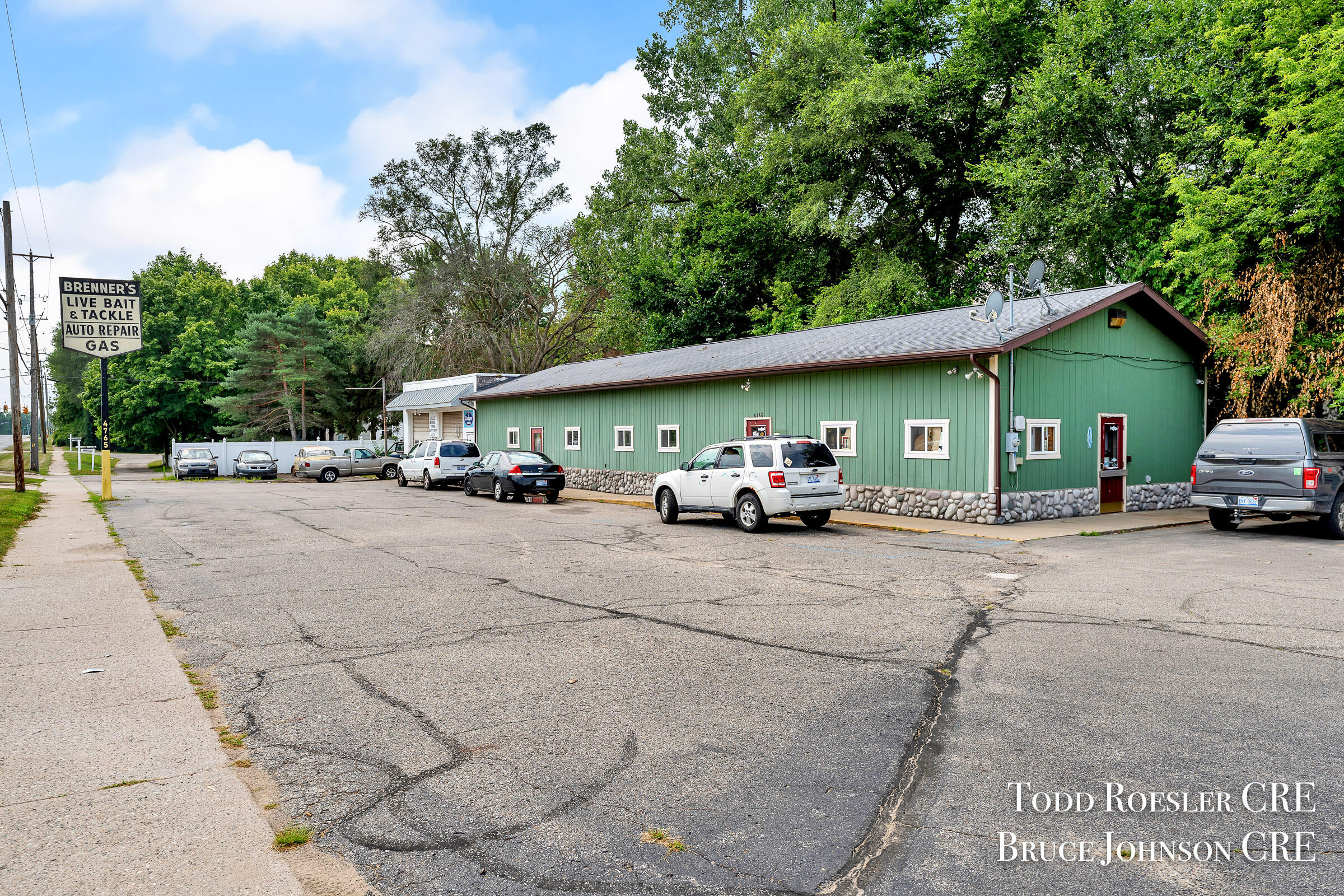 4765 West River Drive Ne Property Photo 1