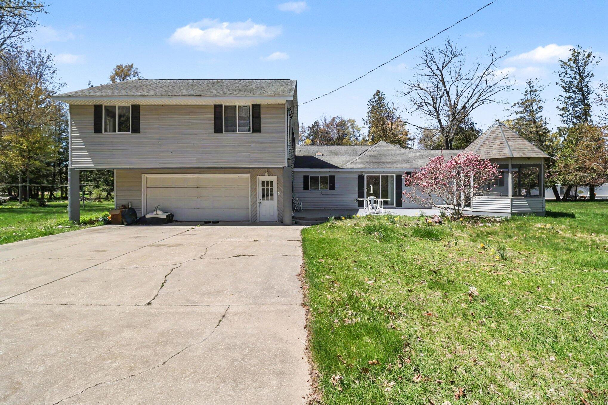 6665 Lakeshore Road Property Photo 2