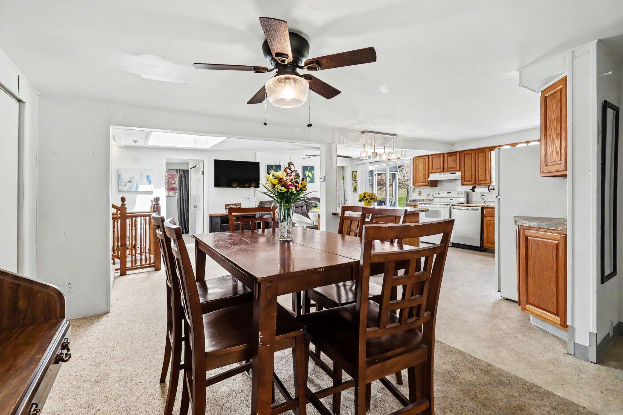 6665 Lakeshore Road Property Photo 3