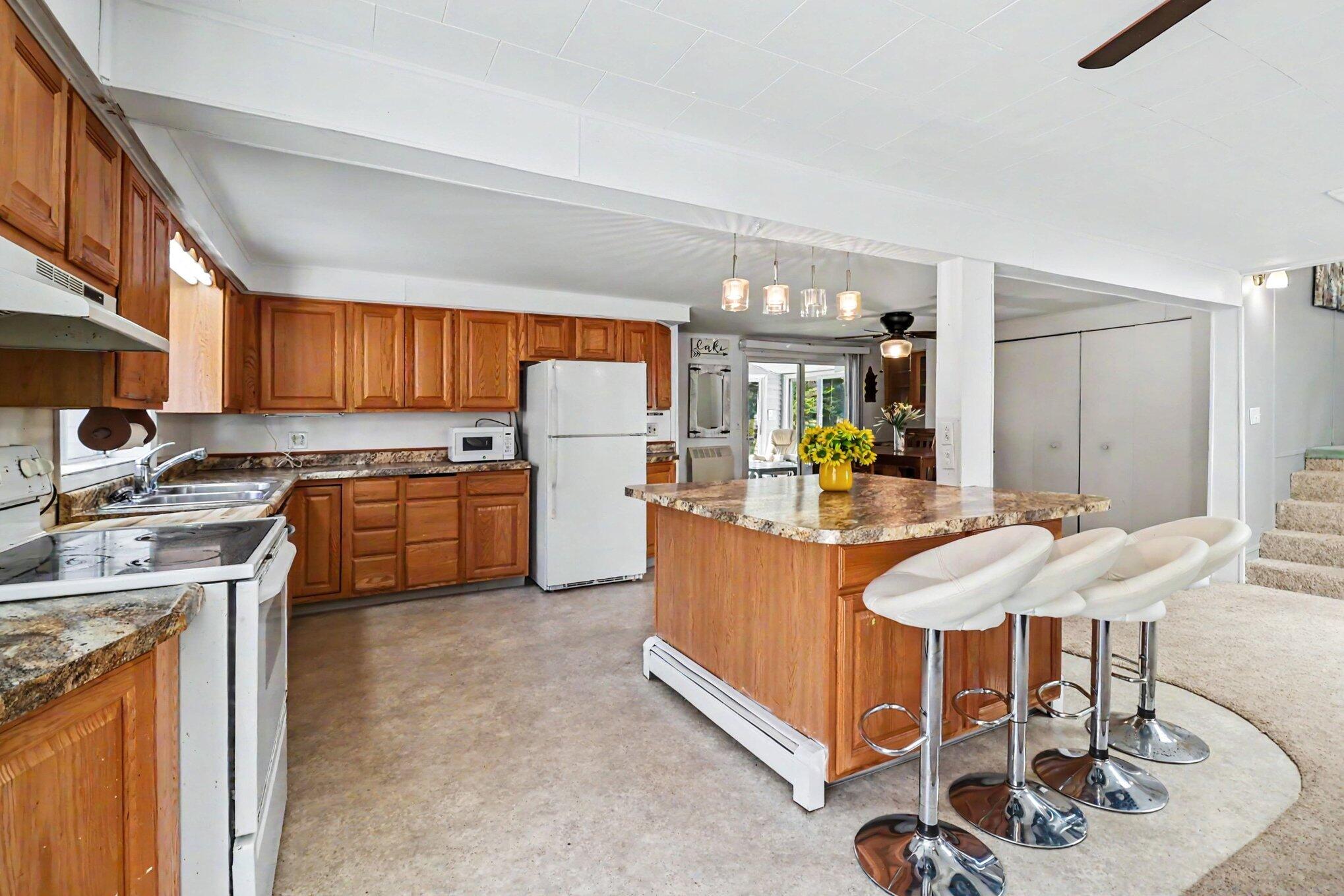 6665 Lakeshore Road Property Photo 4