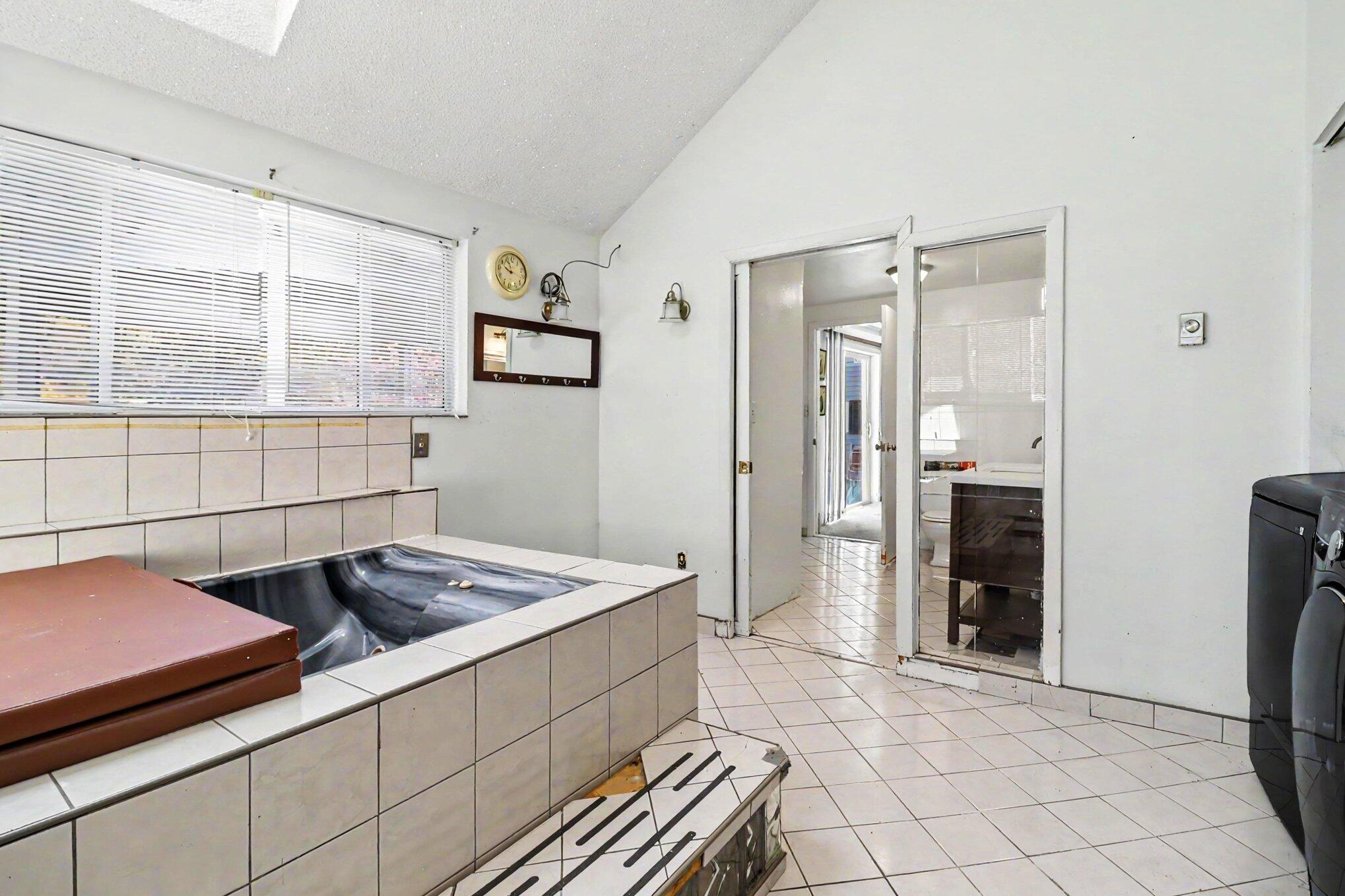 6665 Lakeshore Road Property Photo 17