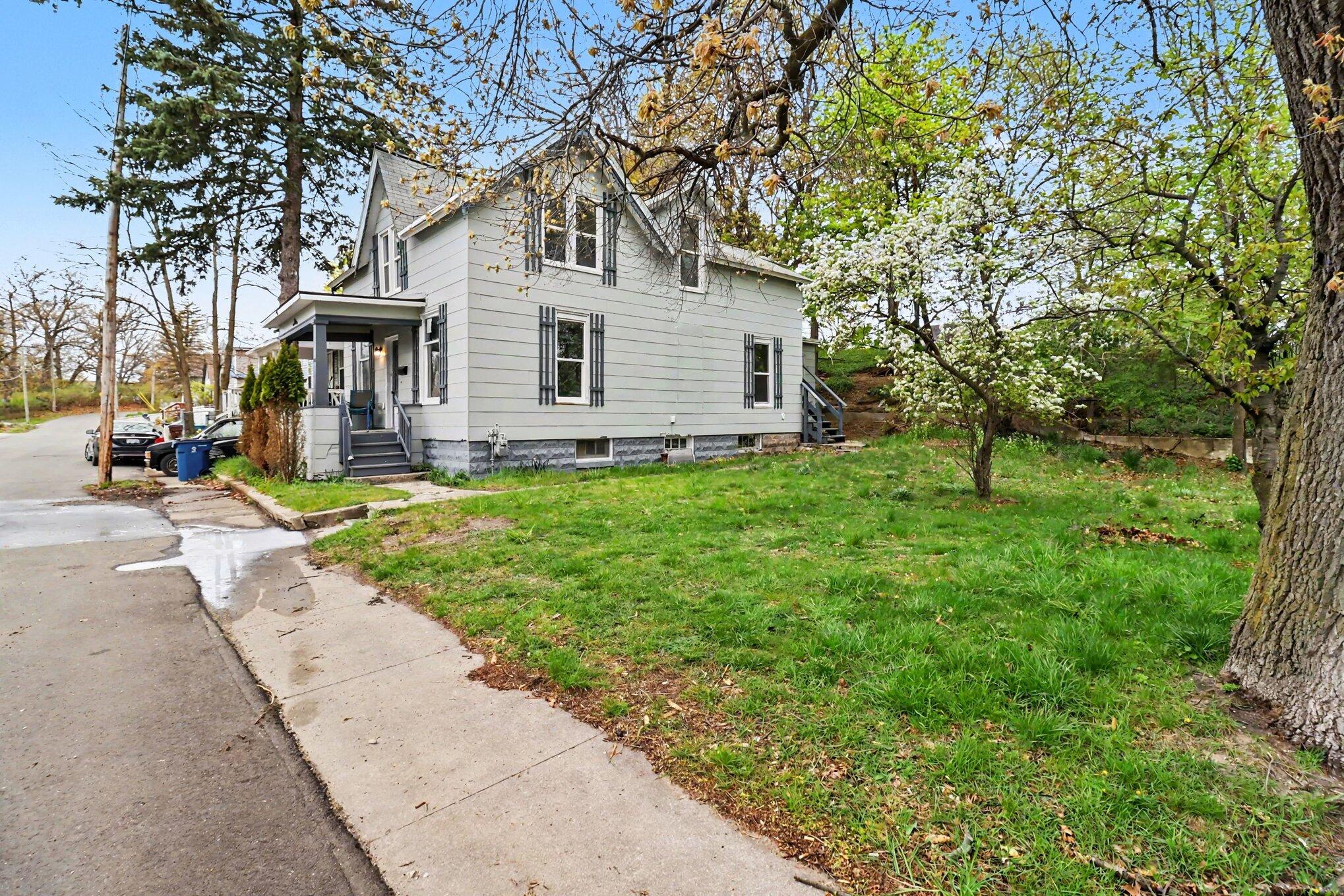 280 6th Avenue Property Photo 1