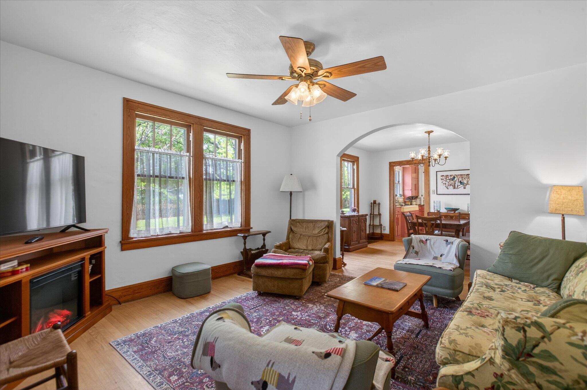 1007 W Detroit Street Property Photo 4