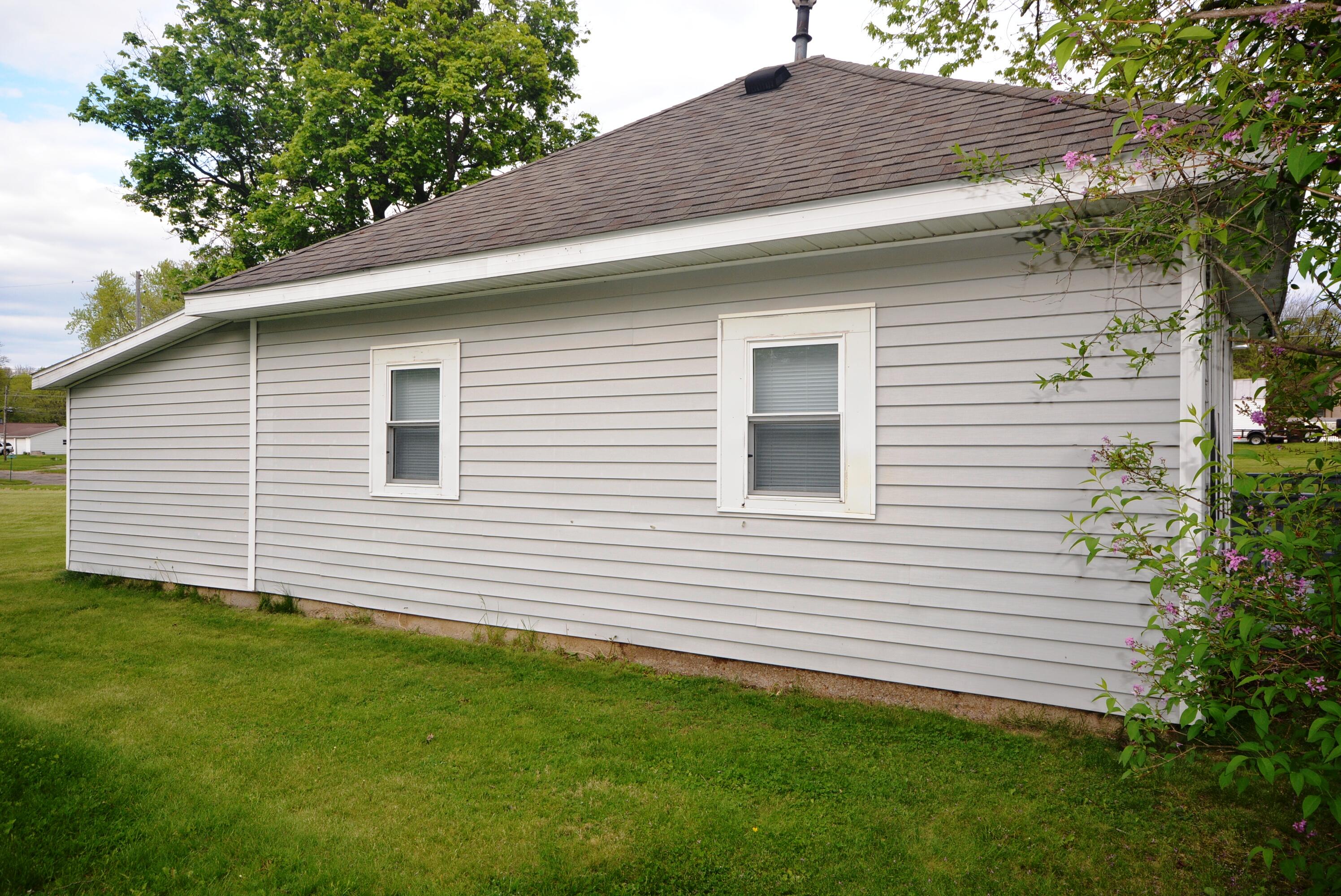 117 E North Street Property Photo 4