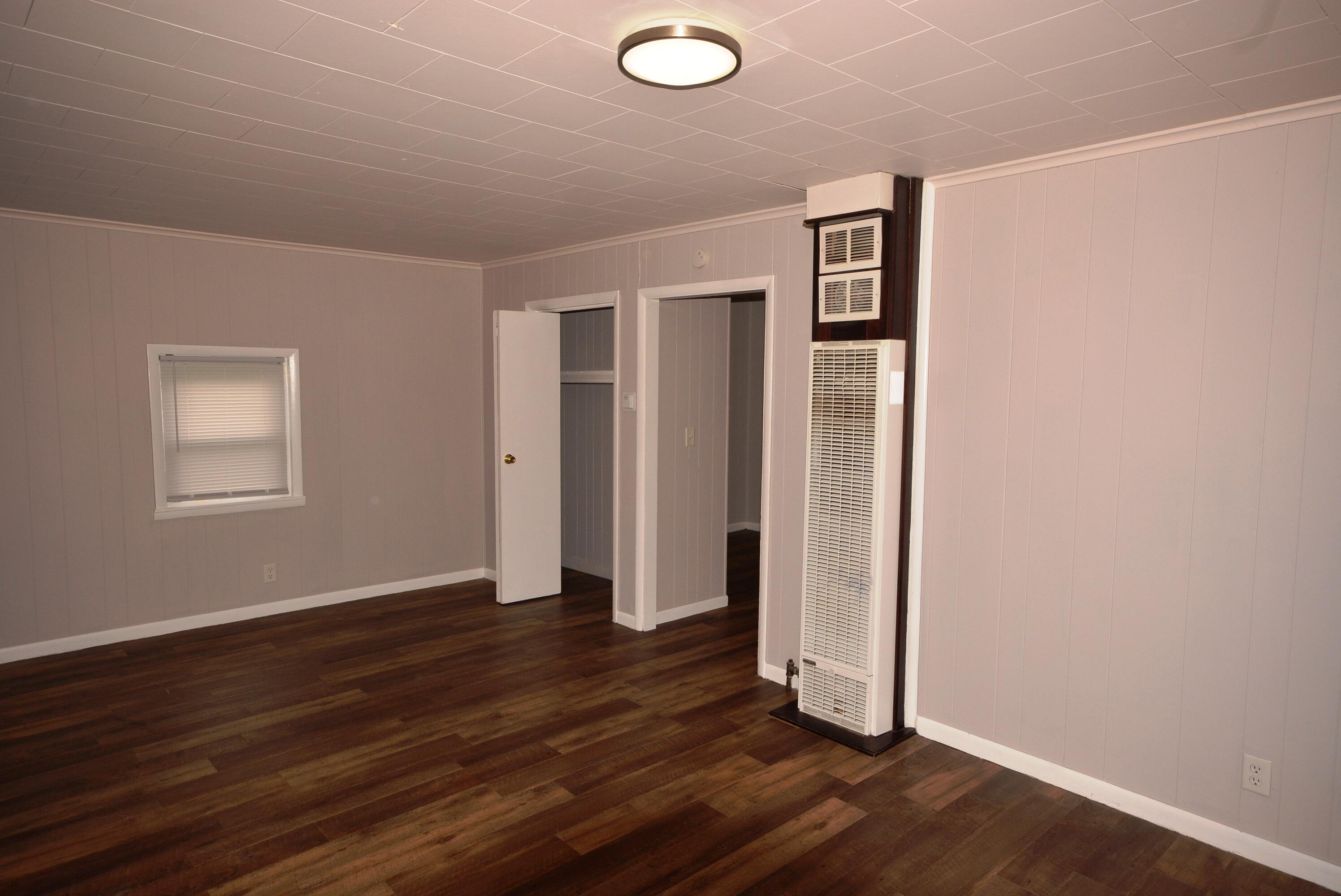 117 E North Street Property Photo 6