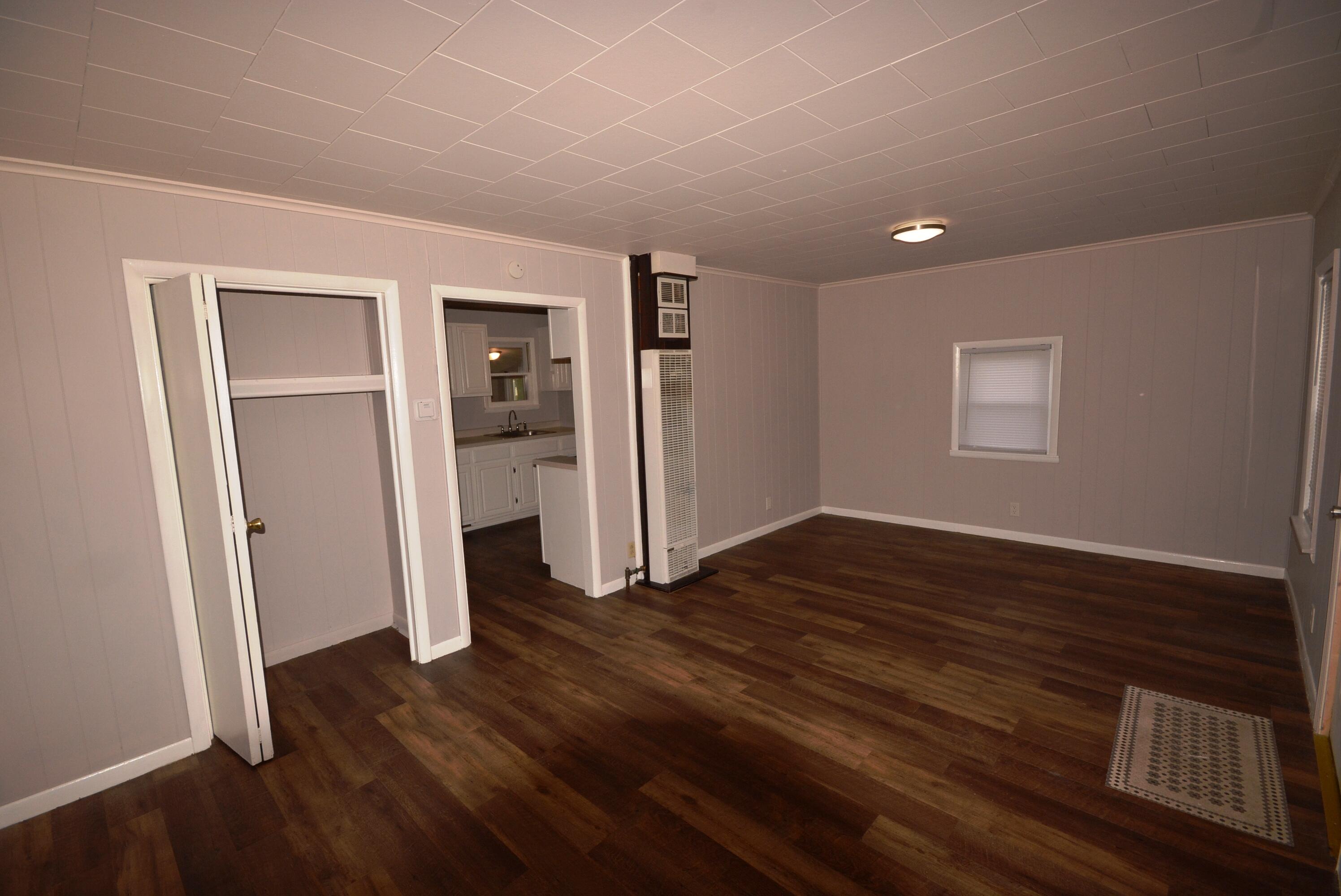 117 E North Street Property Photo 7