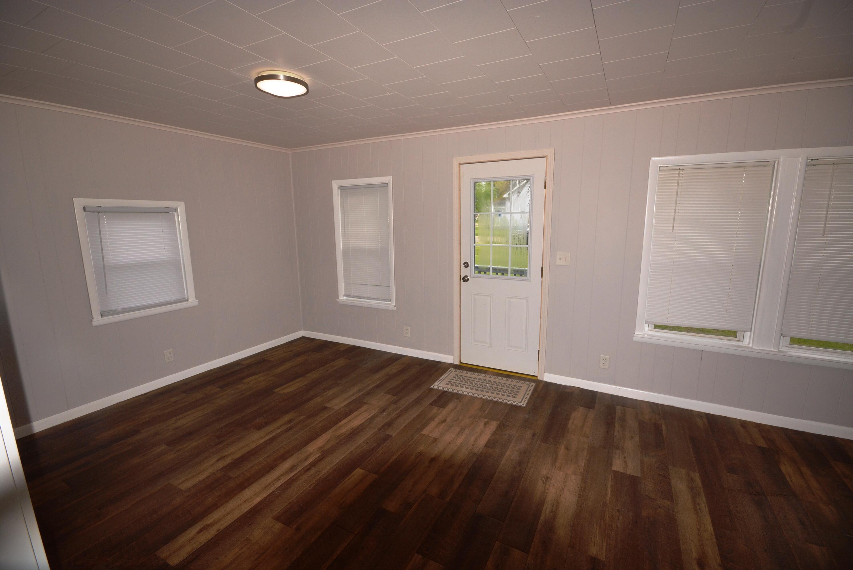 117 E North Street Property Photo 8