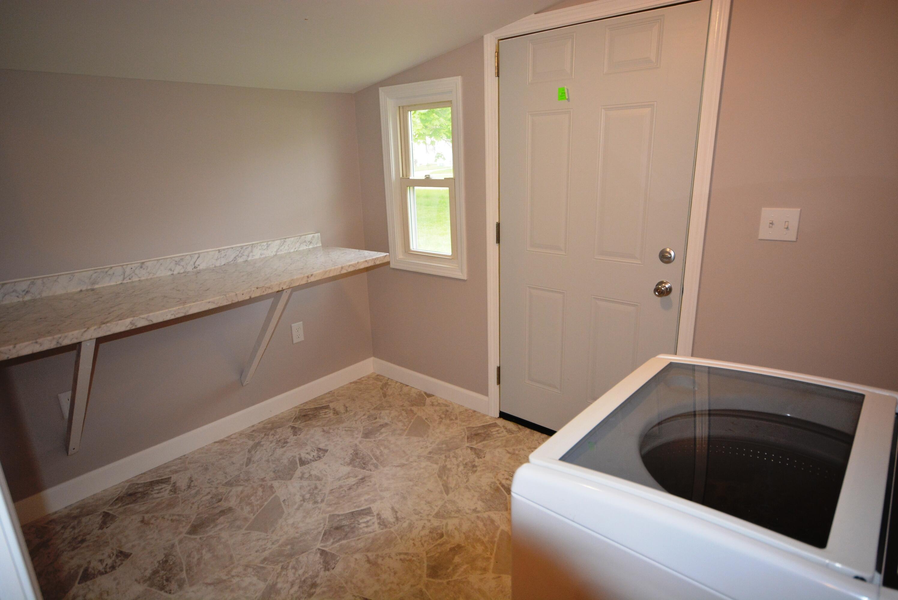 117 E North Street Property Photo 17