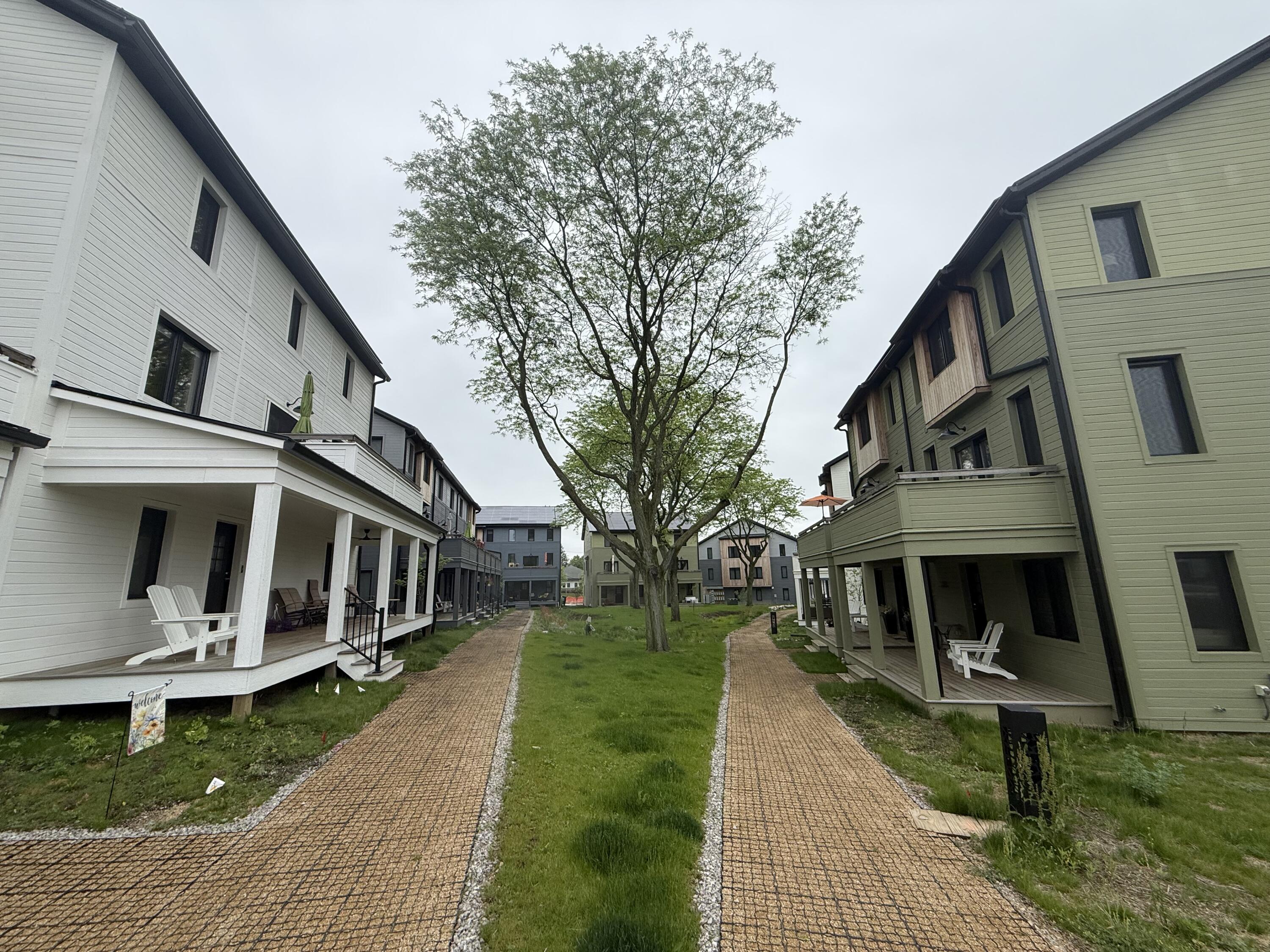 2321 Greenway Trail Property Photo 47