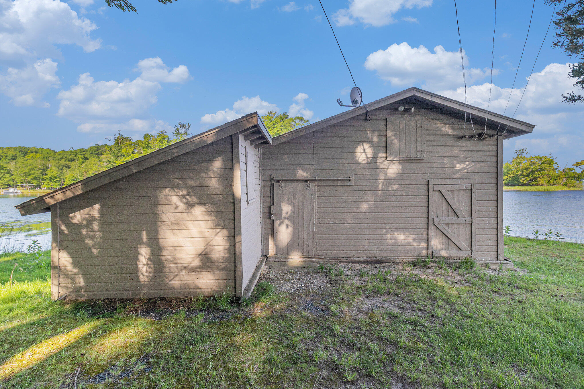 6253 Loggers Lane Property Photo 9