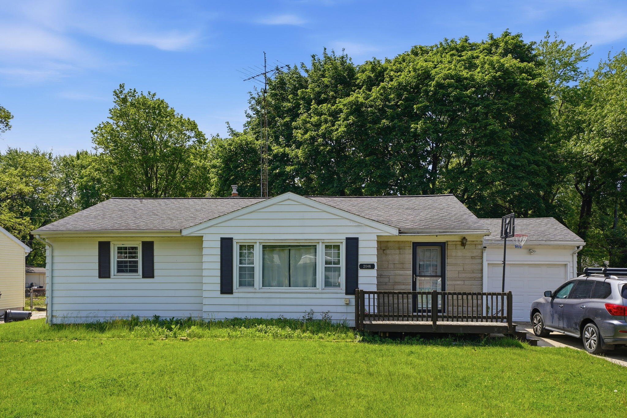 2046 Gerald Street Property Photo 1