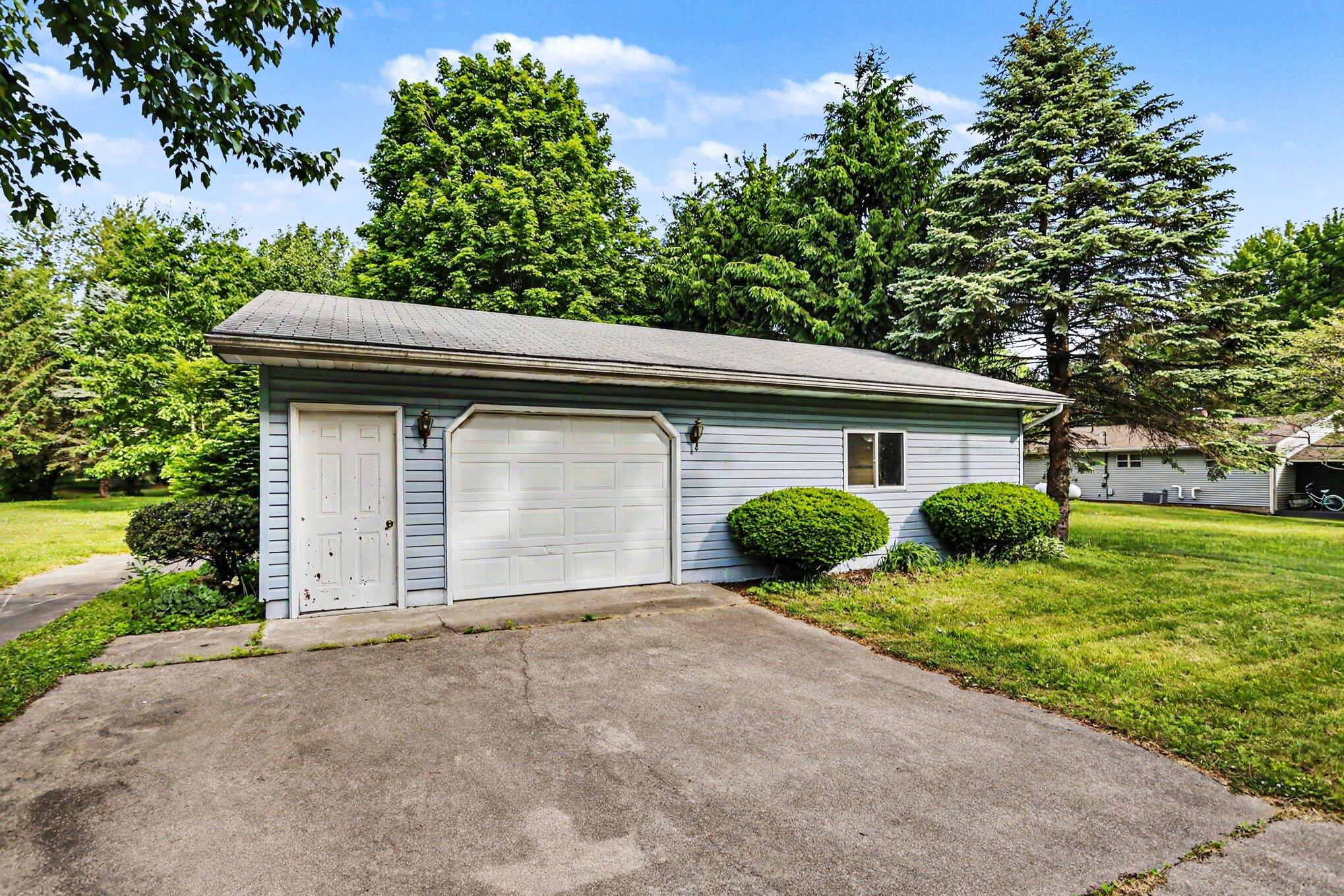 60779 W Oak Drive Property Photo 3
