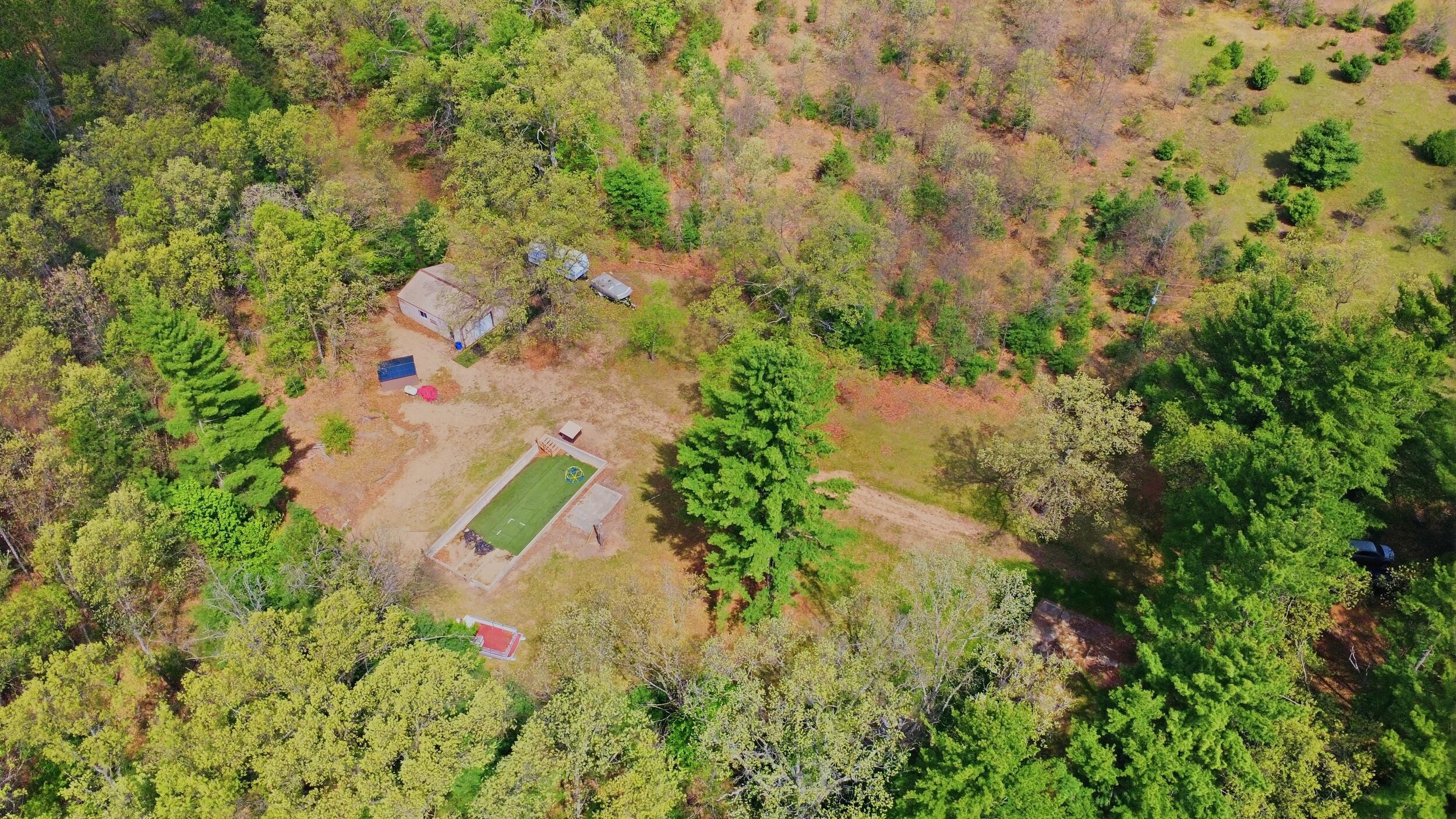 4143 S Pine Avenue Property Photo 2