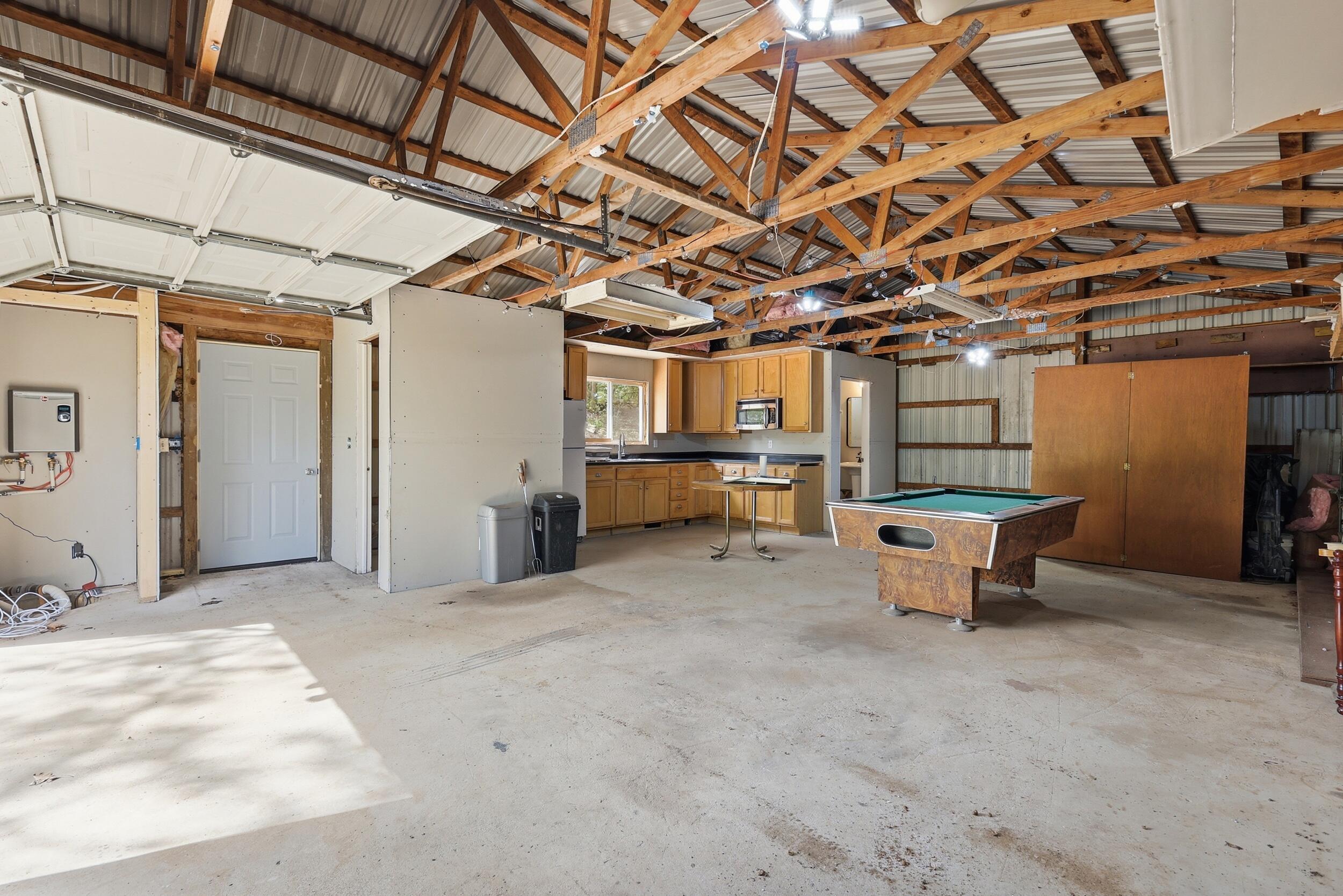 4143 S Pine Avenue Property Photo 7
