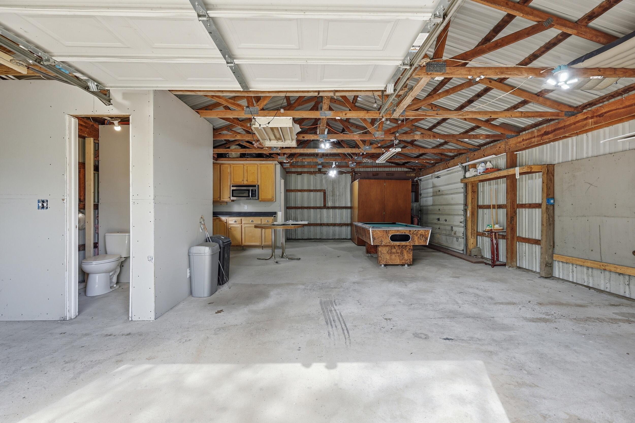 4143 S Pine Avenue Property Photo 12