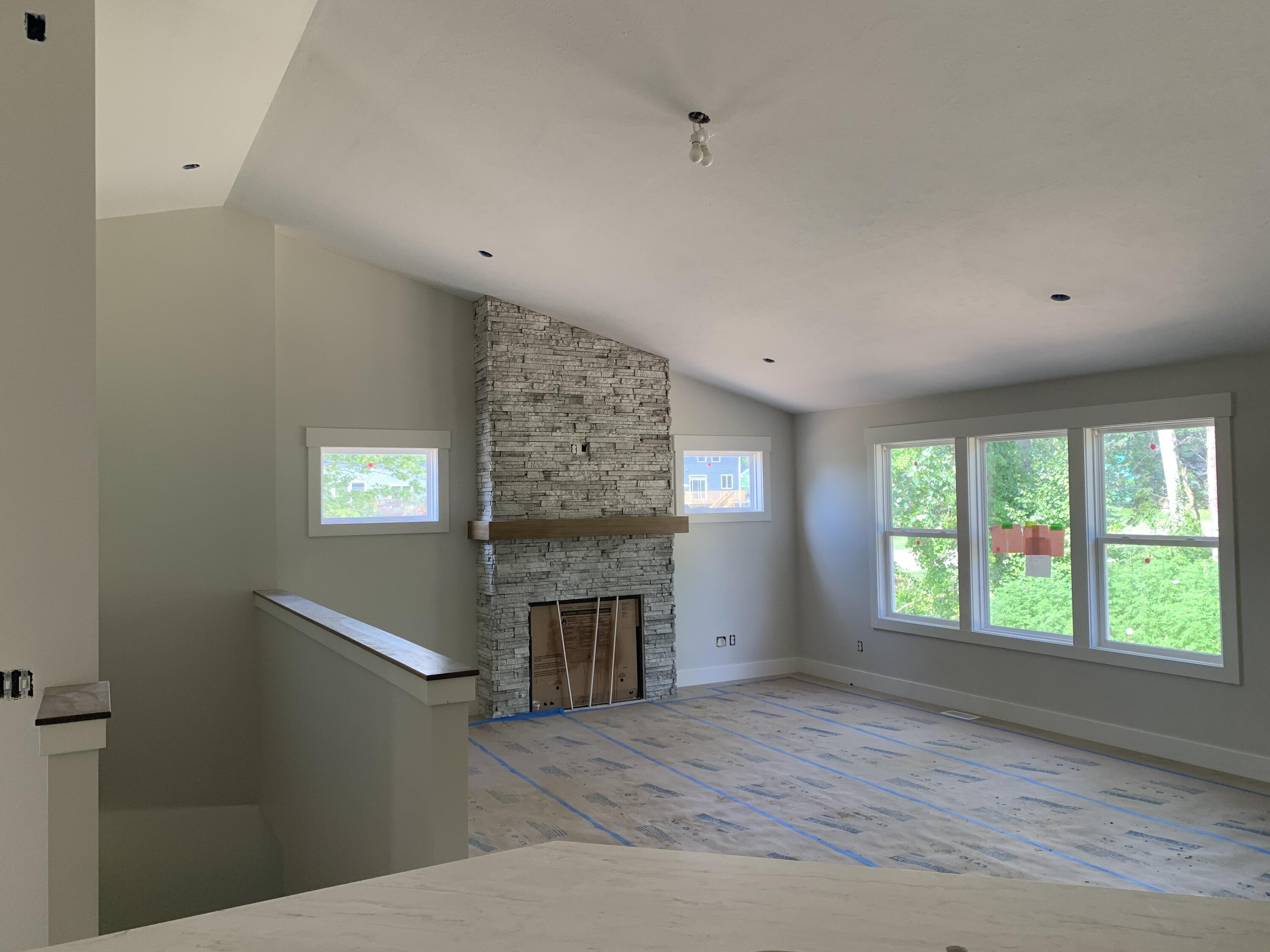 7060 Pinehurst Drive Ne Property Photo 4