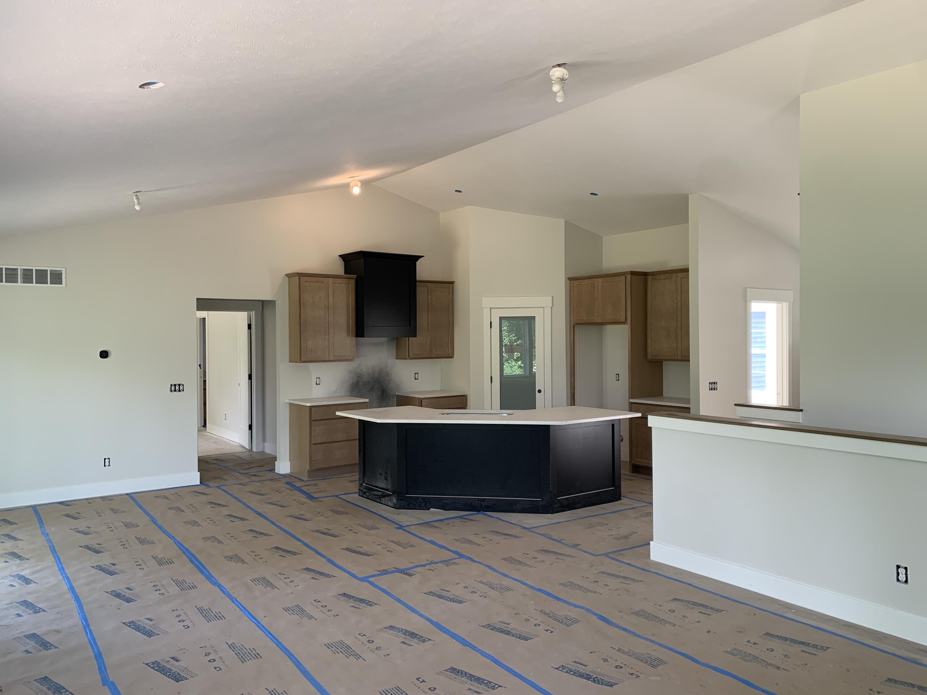 7060 Pinehurst Drive Ne Property Photo 5