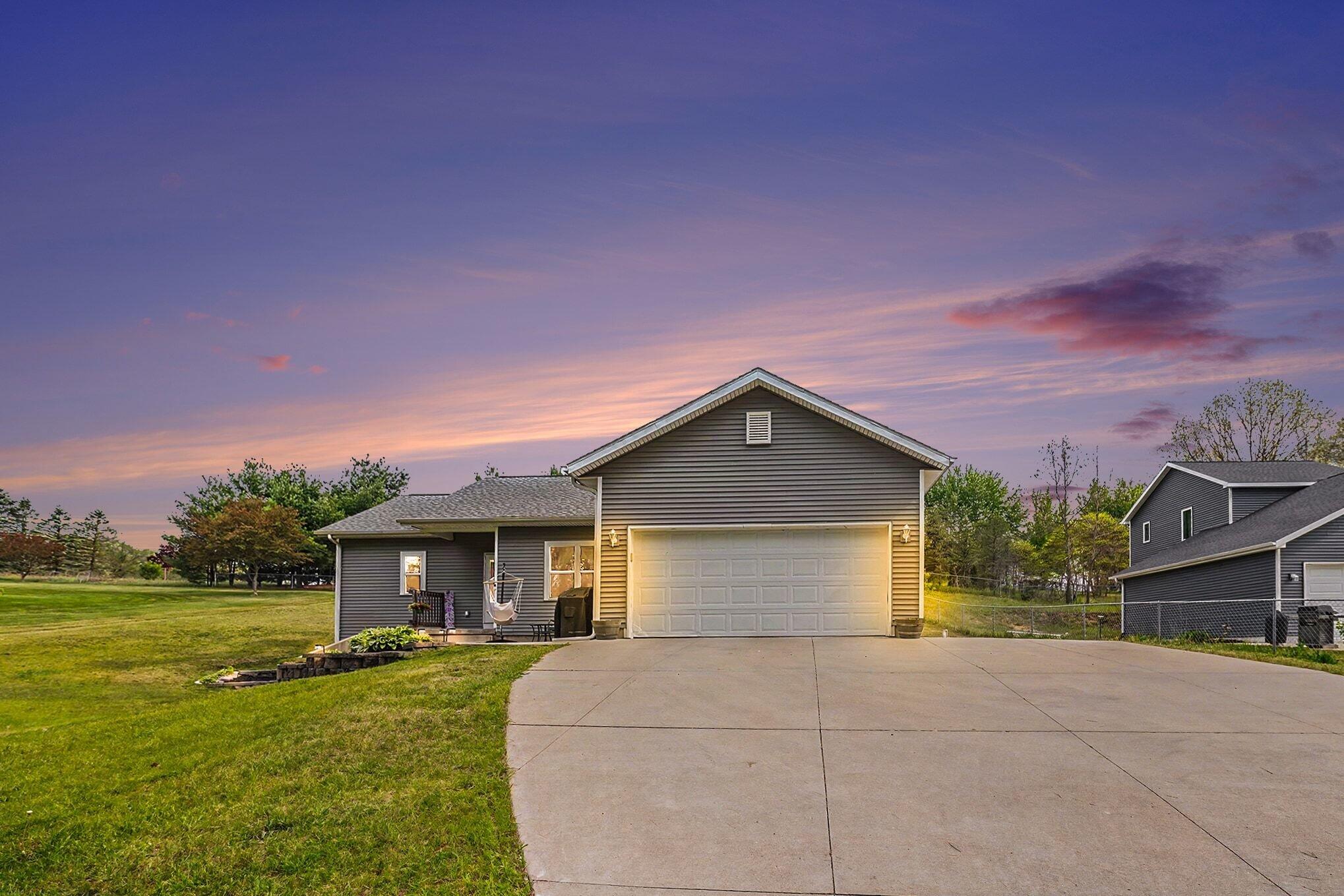 31800 Pine Ridge Circle Property Photo 1