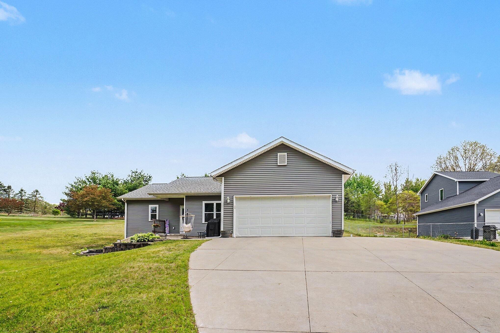 31800 Pine Ridge Circle Property Photo 2