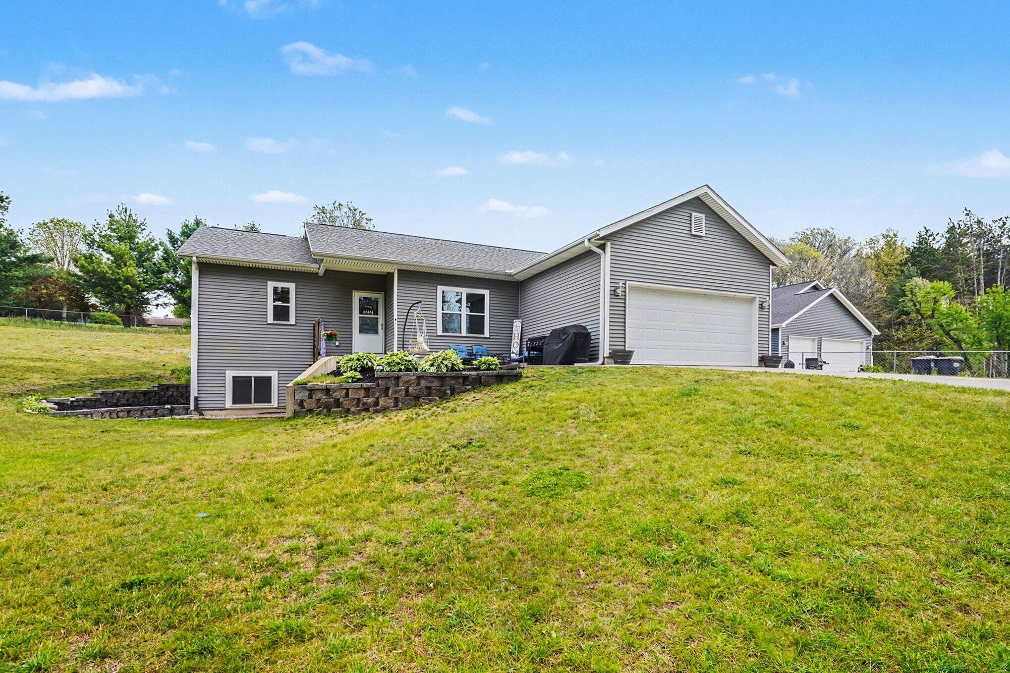 31800 Pine Ridge Circle Property Photo 3