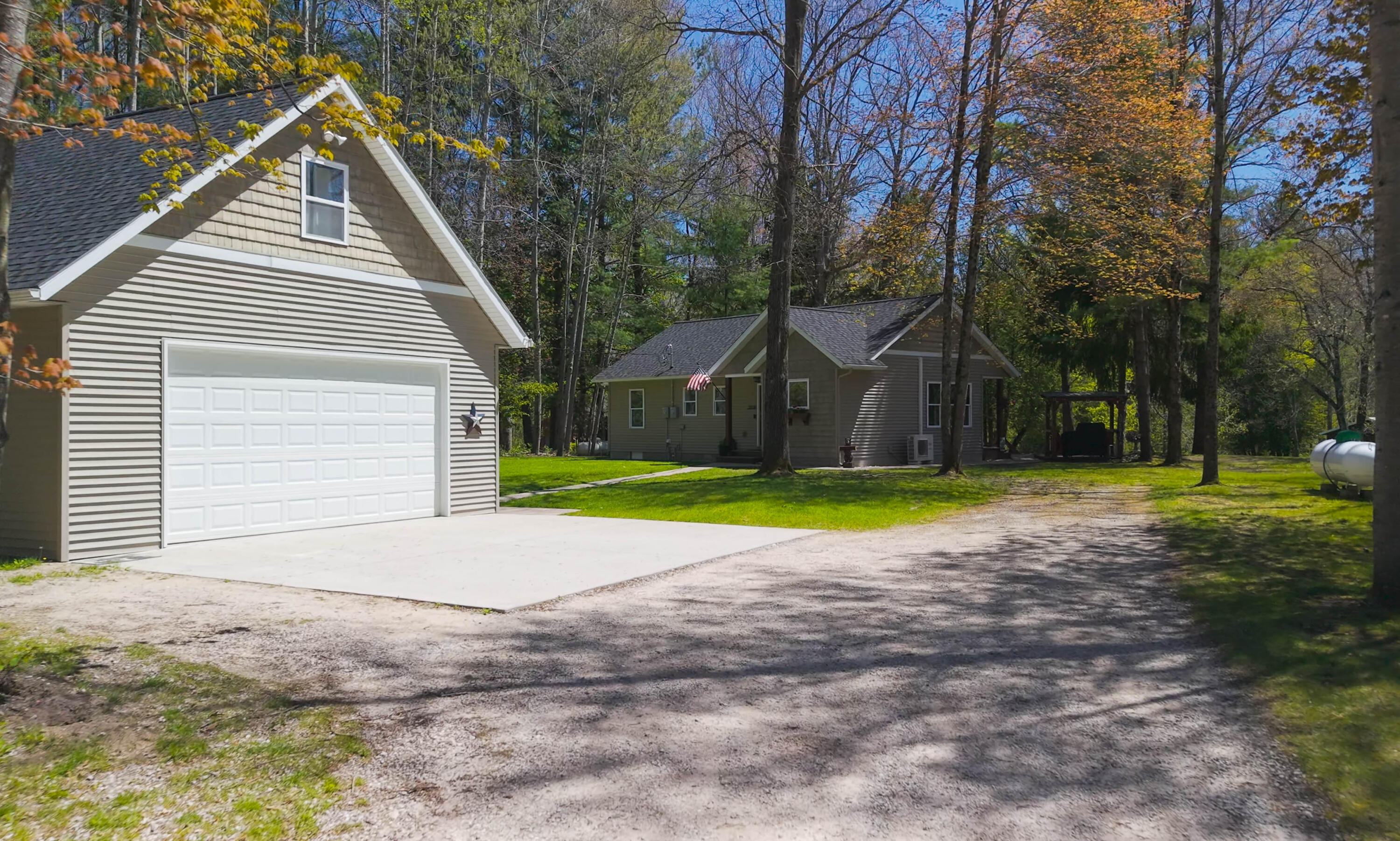 5936 S Rapids Road Property Photo 1