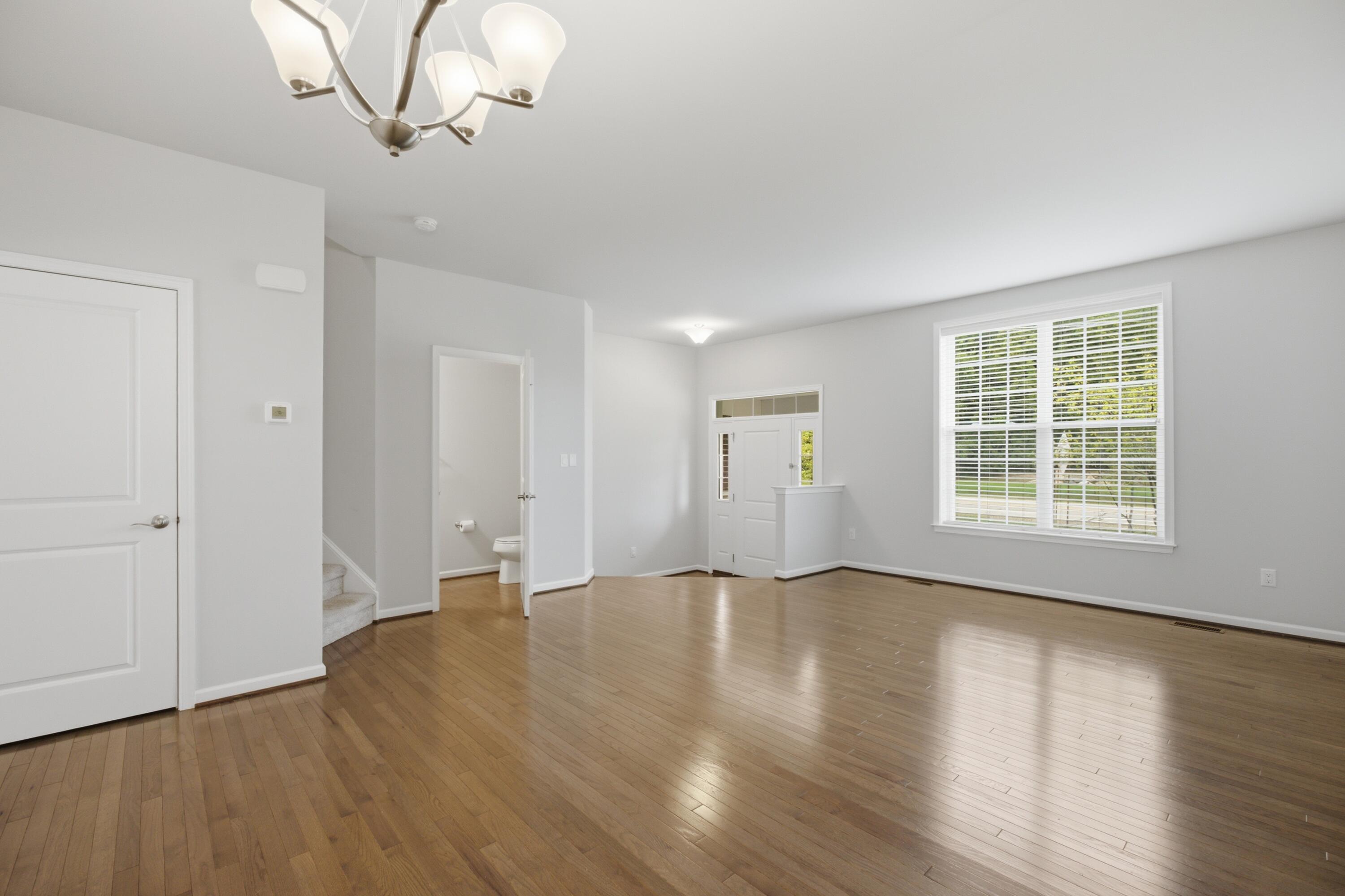 2780 Ashcombe Drive Property Photo 2
