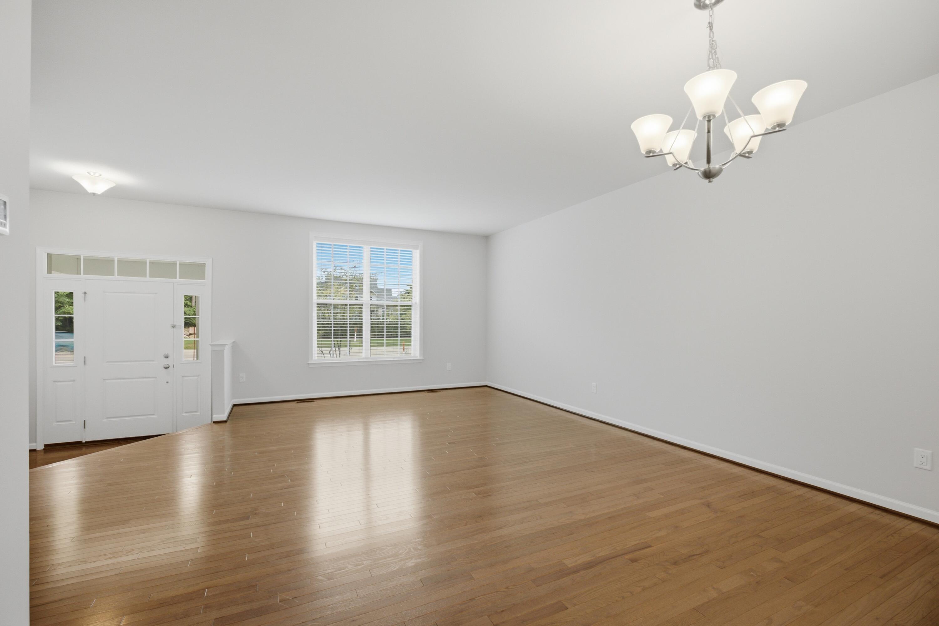 2780 Ashcombe Drive Property Photo 3