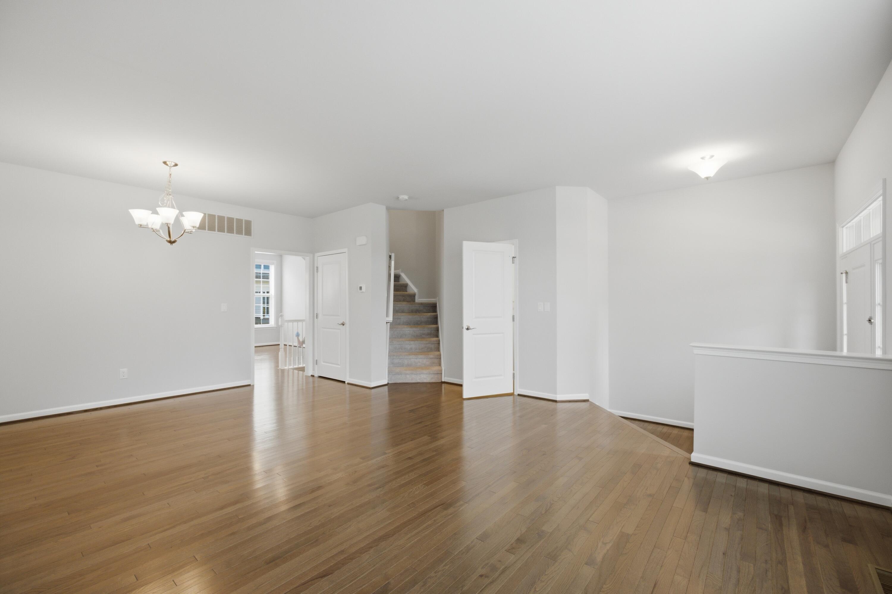 2780 Ashcombe Drive Property Photo 4