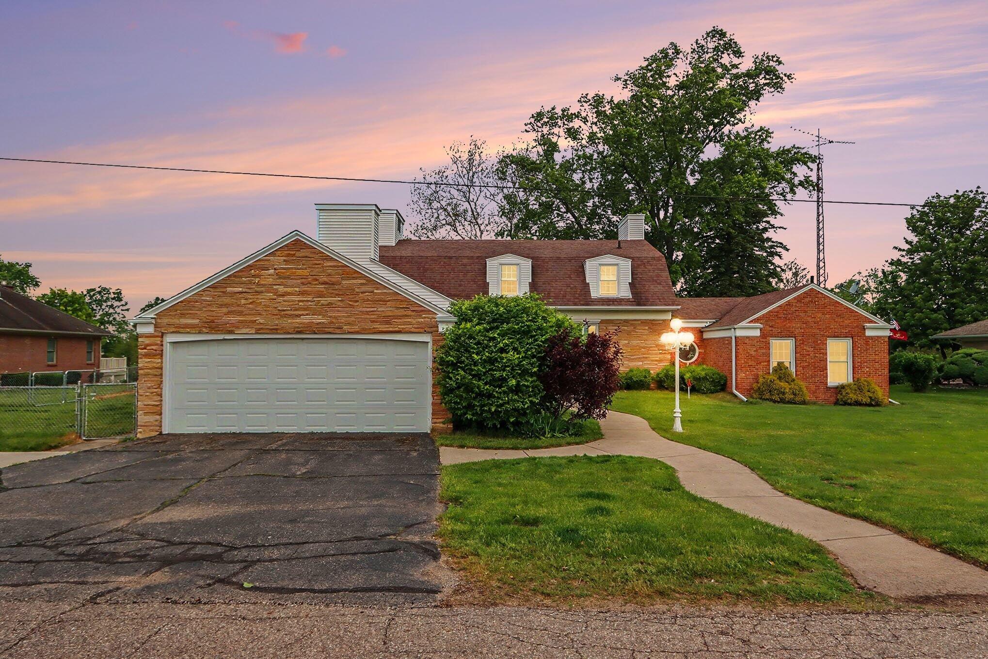 140 Meadowwood Court Property Photo 2