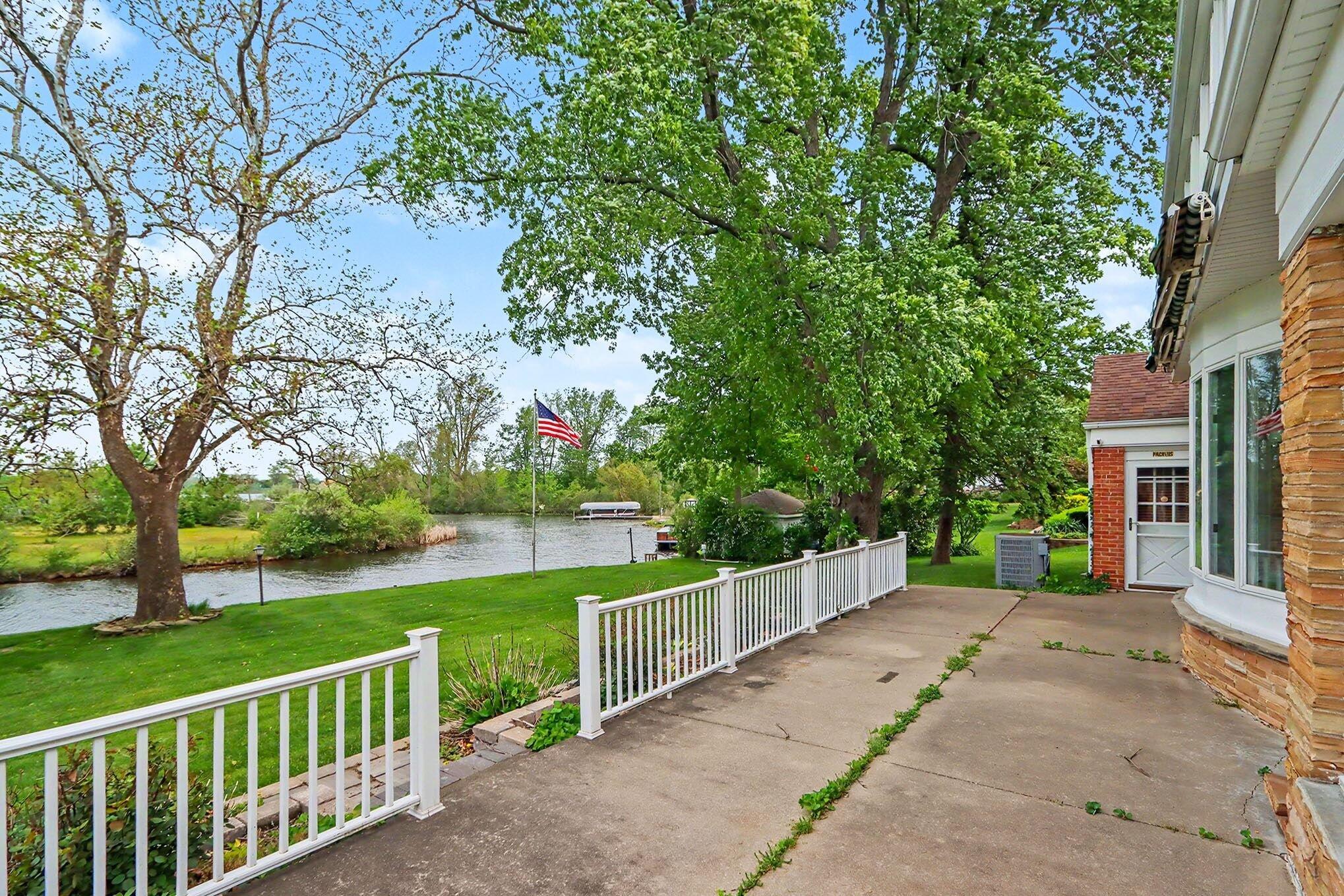 140 Meadowwood Court Property Photo 6